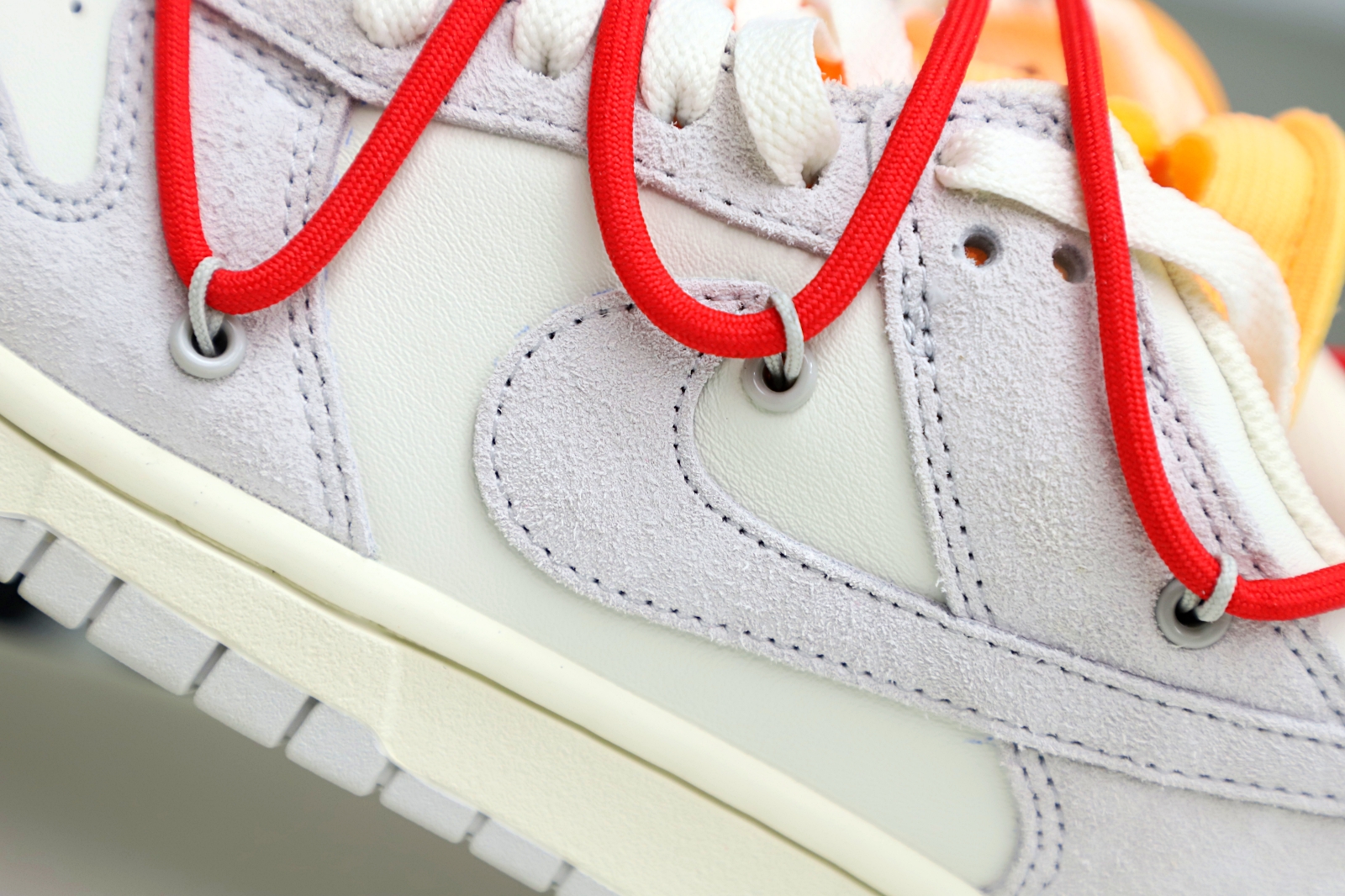 Off-White x Nike Dunk Low 