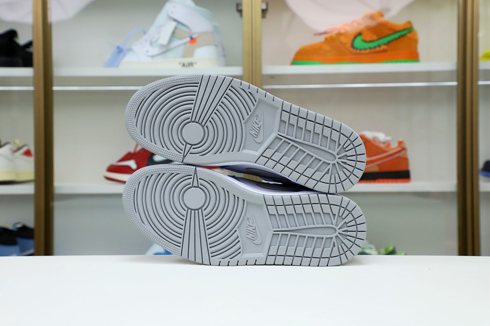 AIR JORDAN 1 RETRO HIGH OG 'HYPER ROYAL'