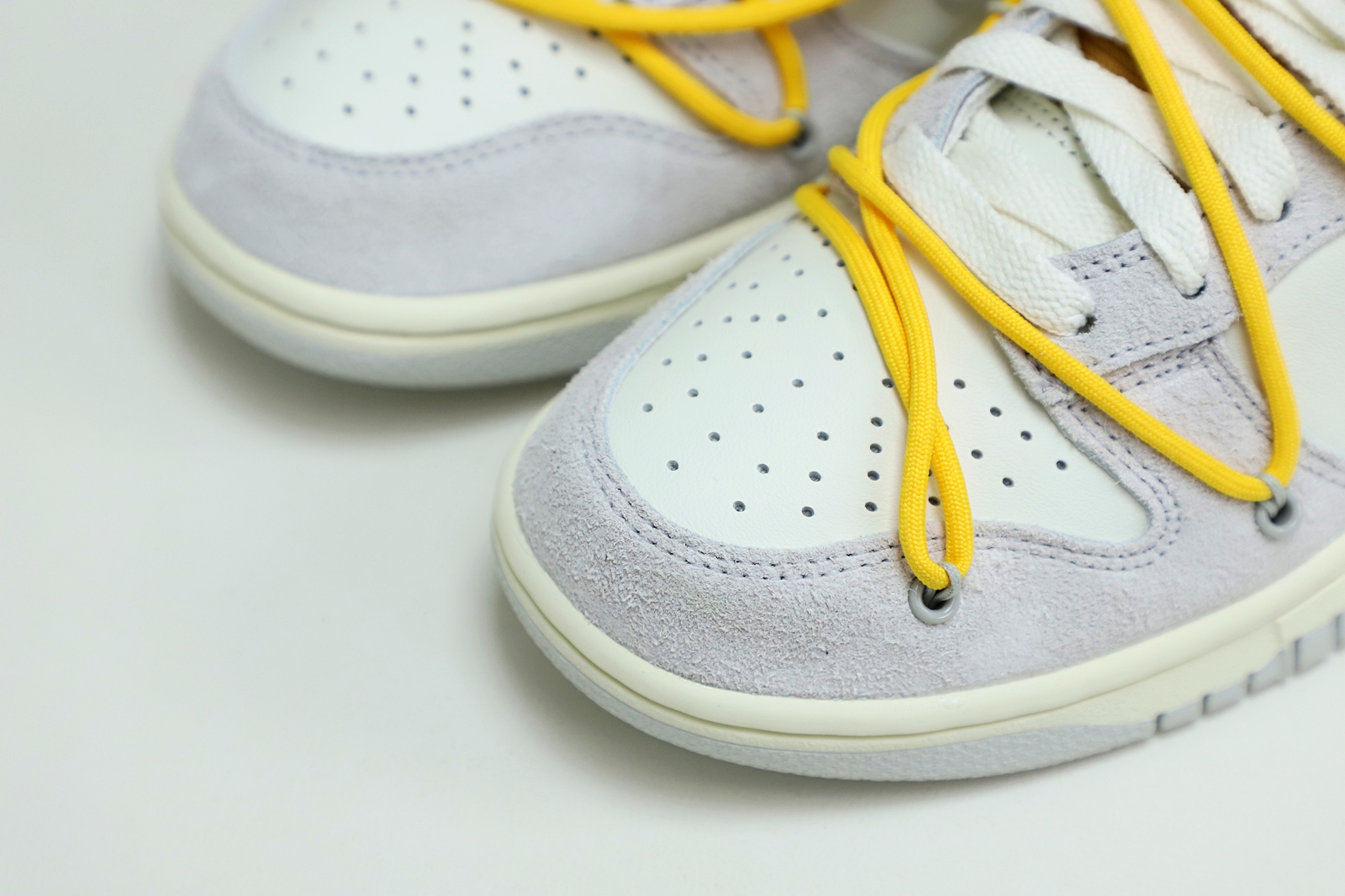 Off-White x Nike Dunk Low 