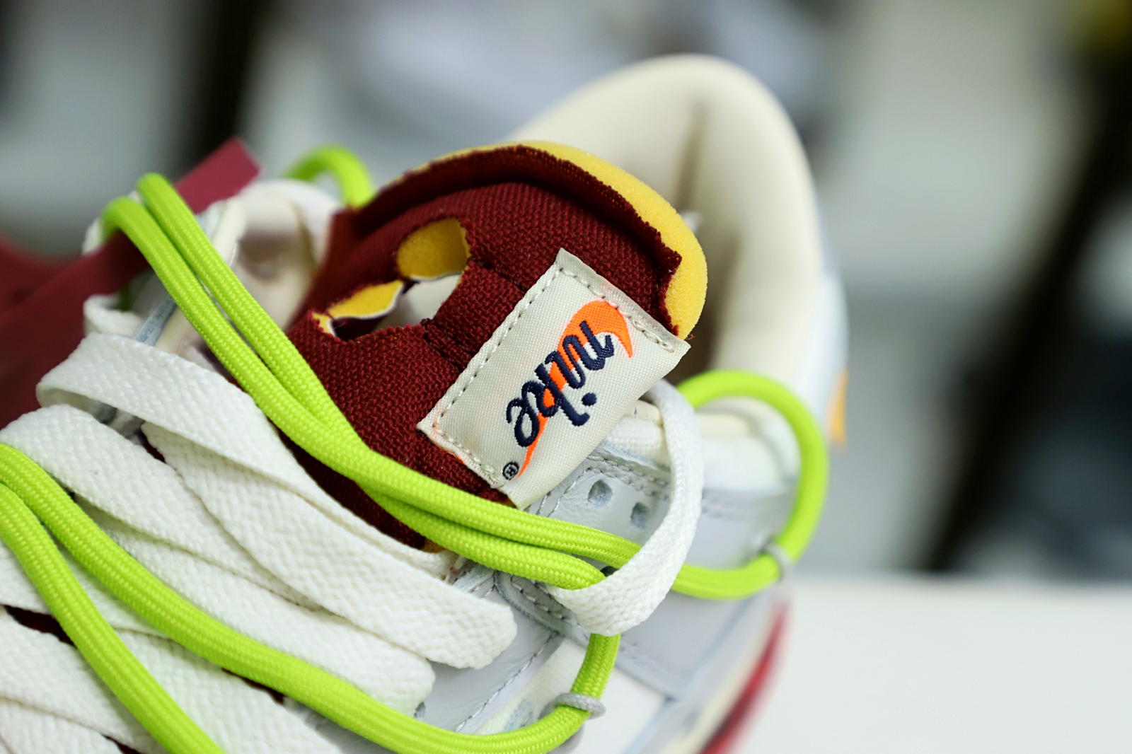 Off-White x Nike Dunk Low 