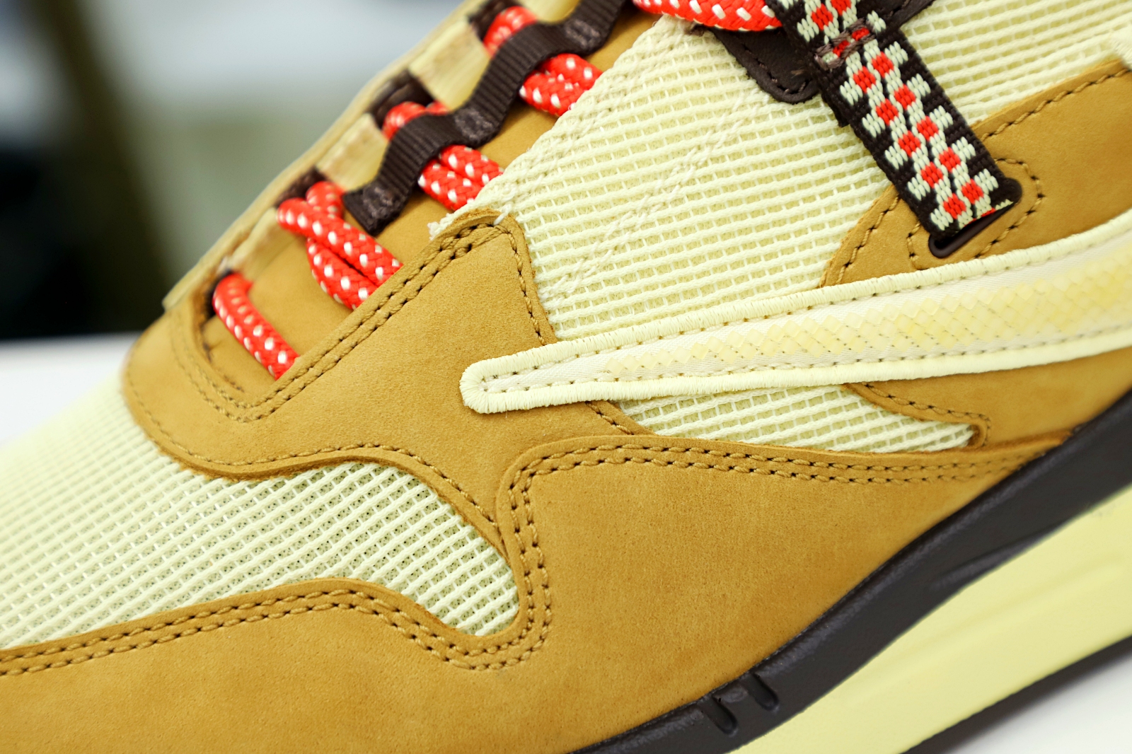 TRAVIS SCOTT NIKE AIR MAX 1 DO9392-701