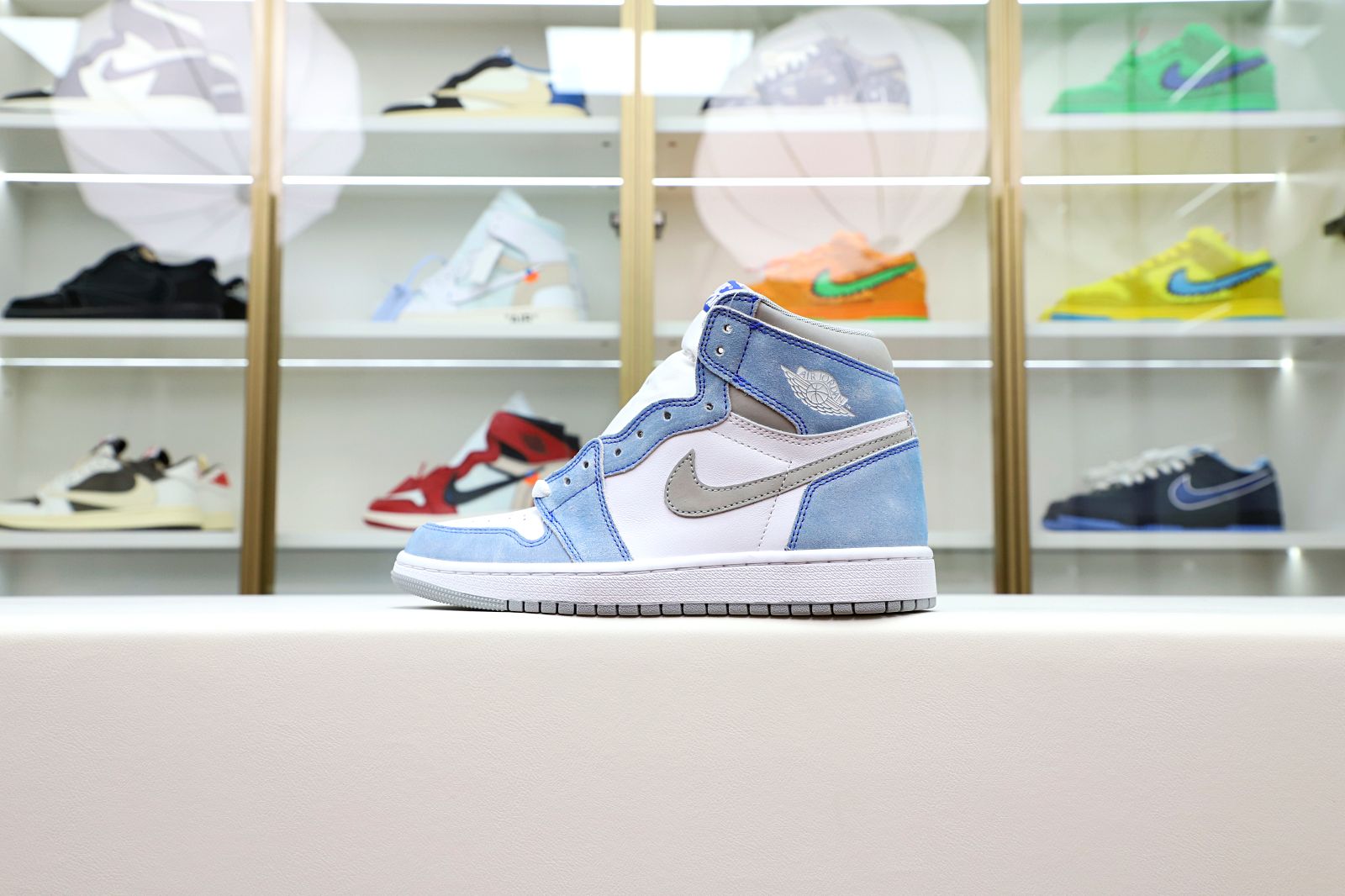 AIR JORDAN 1 RETRO HIGH OG 'HYPER ROYAL'