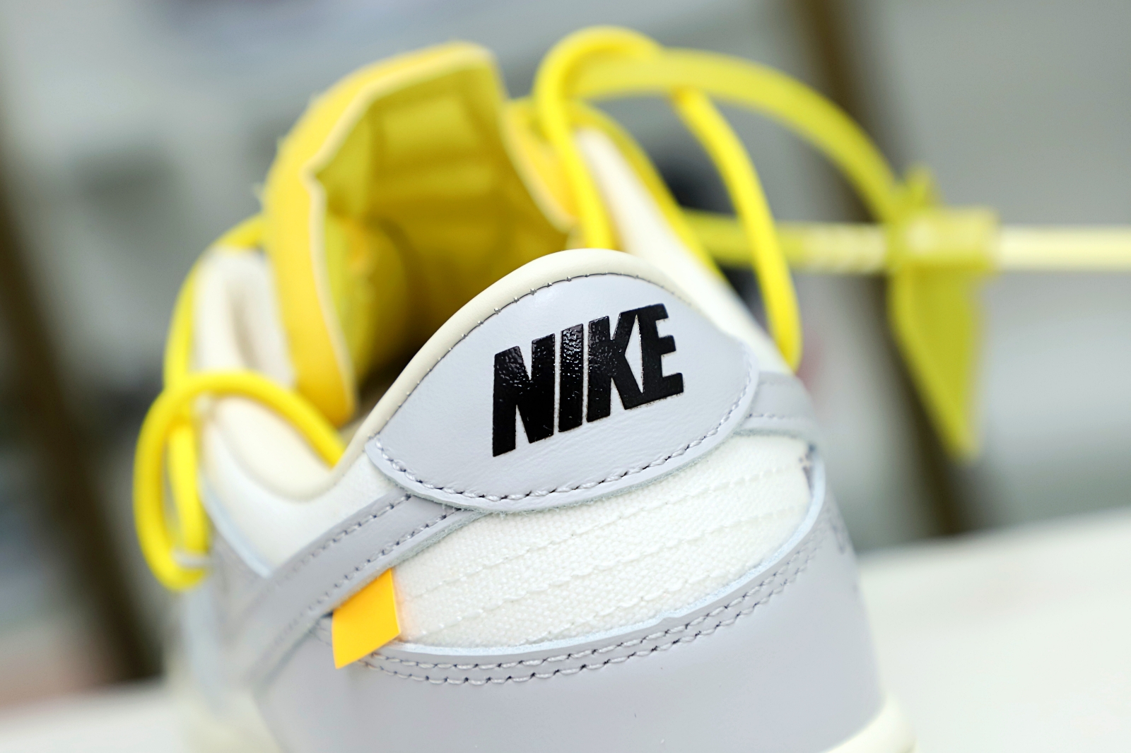 Off-White x Nike Dunk Low 