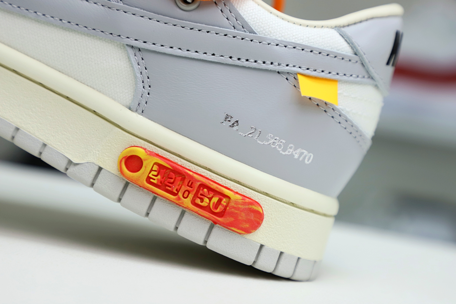 Off-White x Nike Dunk Low 