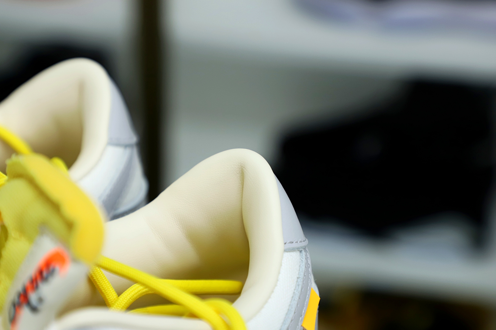 Off-White x Nike Dunk Low 