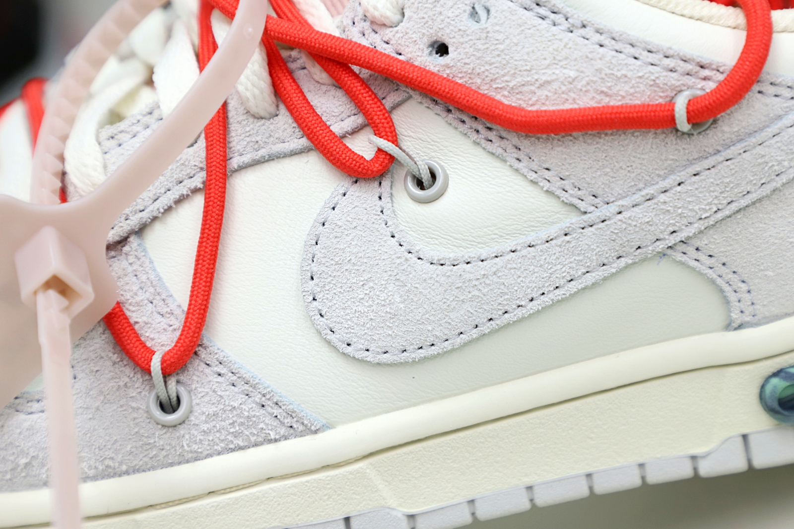 Off-White x Nike Dunk Low 