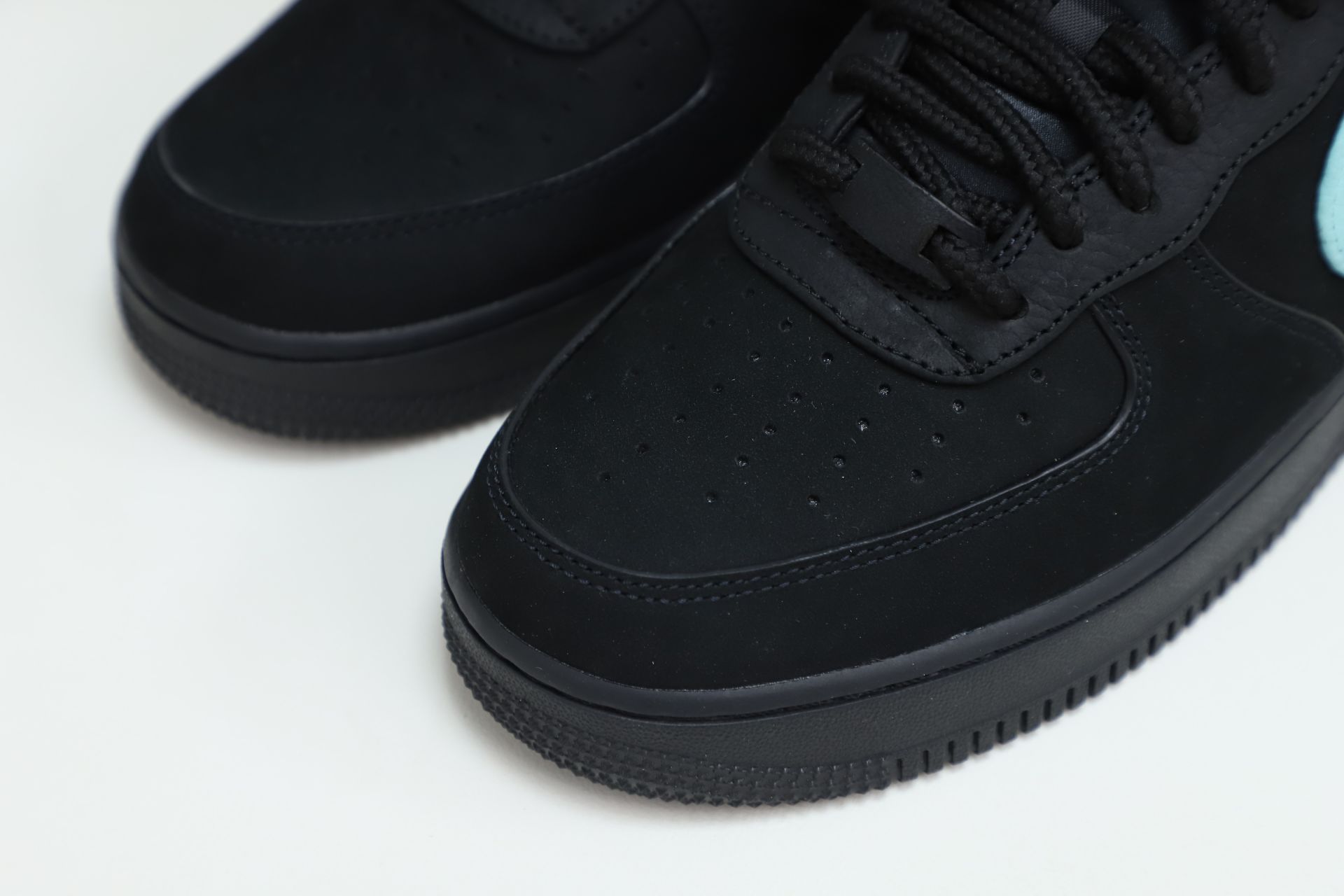 TIFFANY & CO. x Nike Air Force 1 Low 