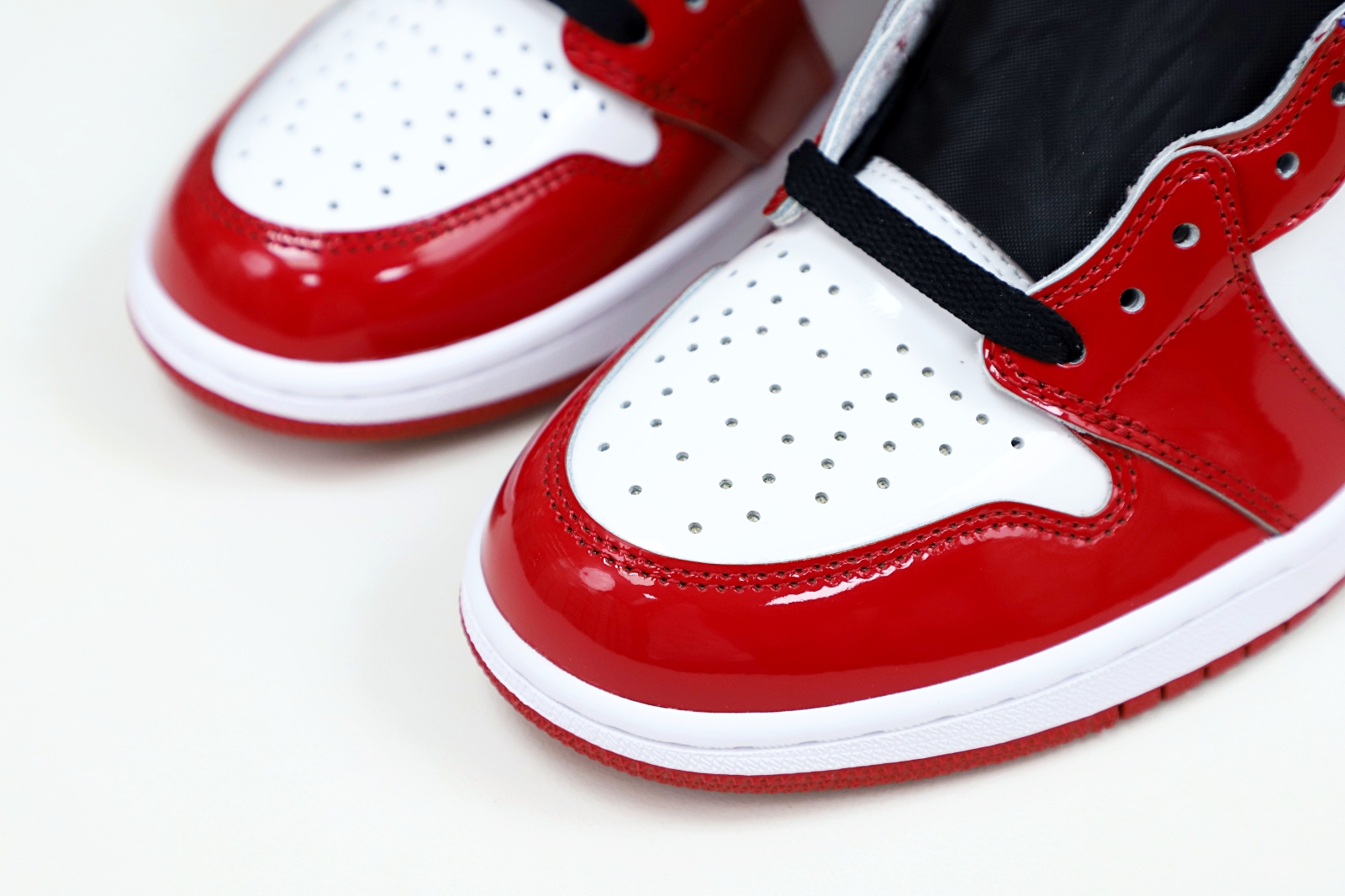 AIR JORDAN 1 RETRO HIGH OG 'FEARLESS'