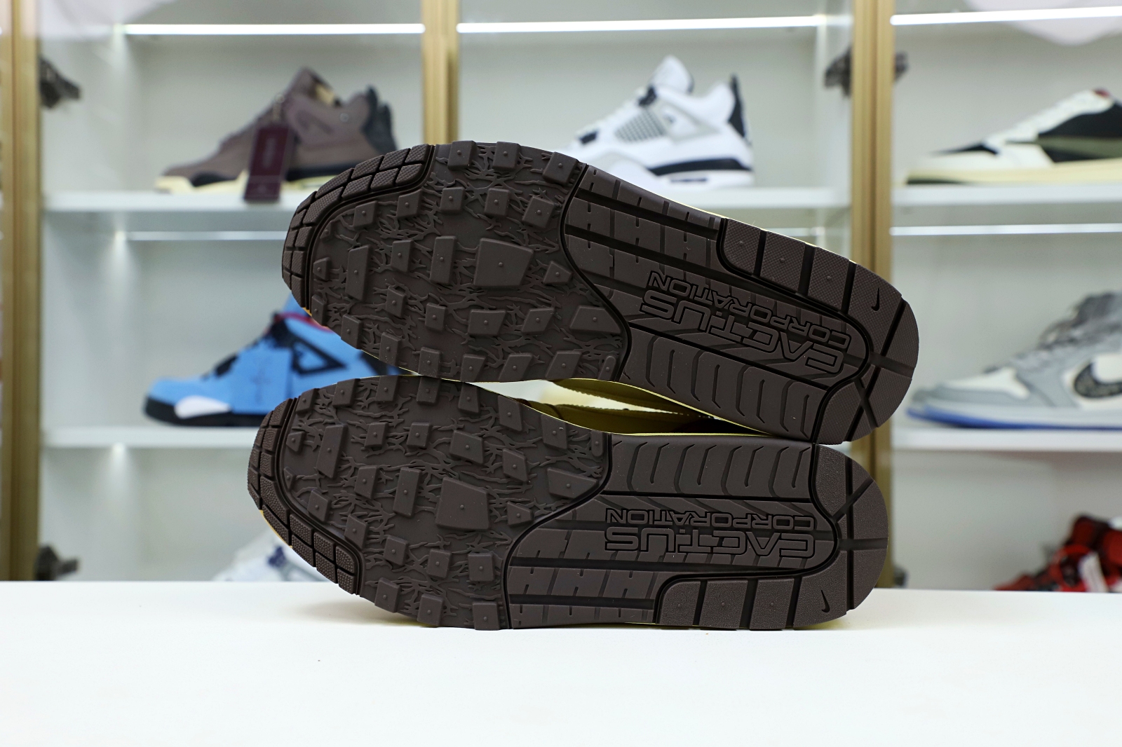 TRAVIS SCOTT NIKE AIR MAX 1 DO9392-701