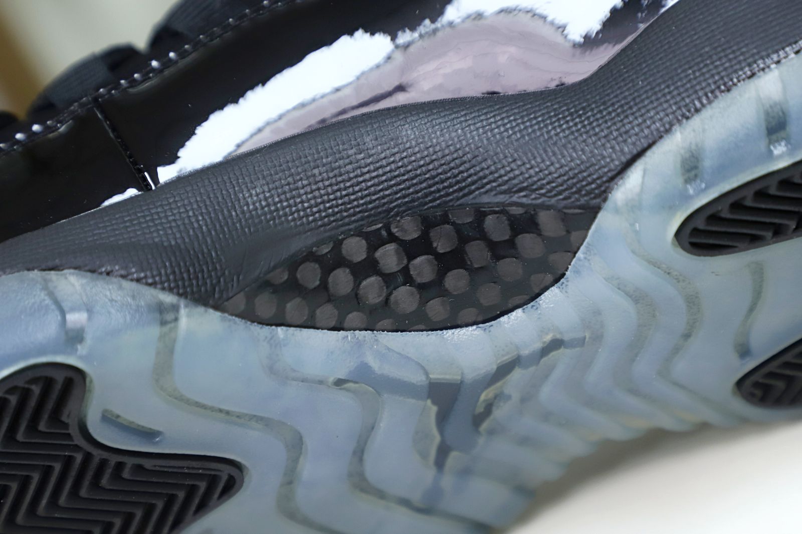 AIR JORDAN 11 RETRO 'CAP AND GOWN'