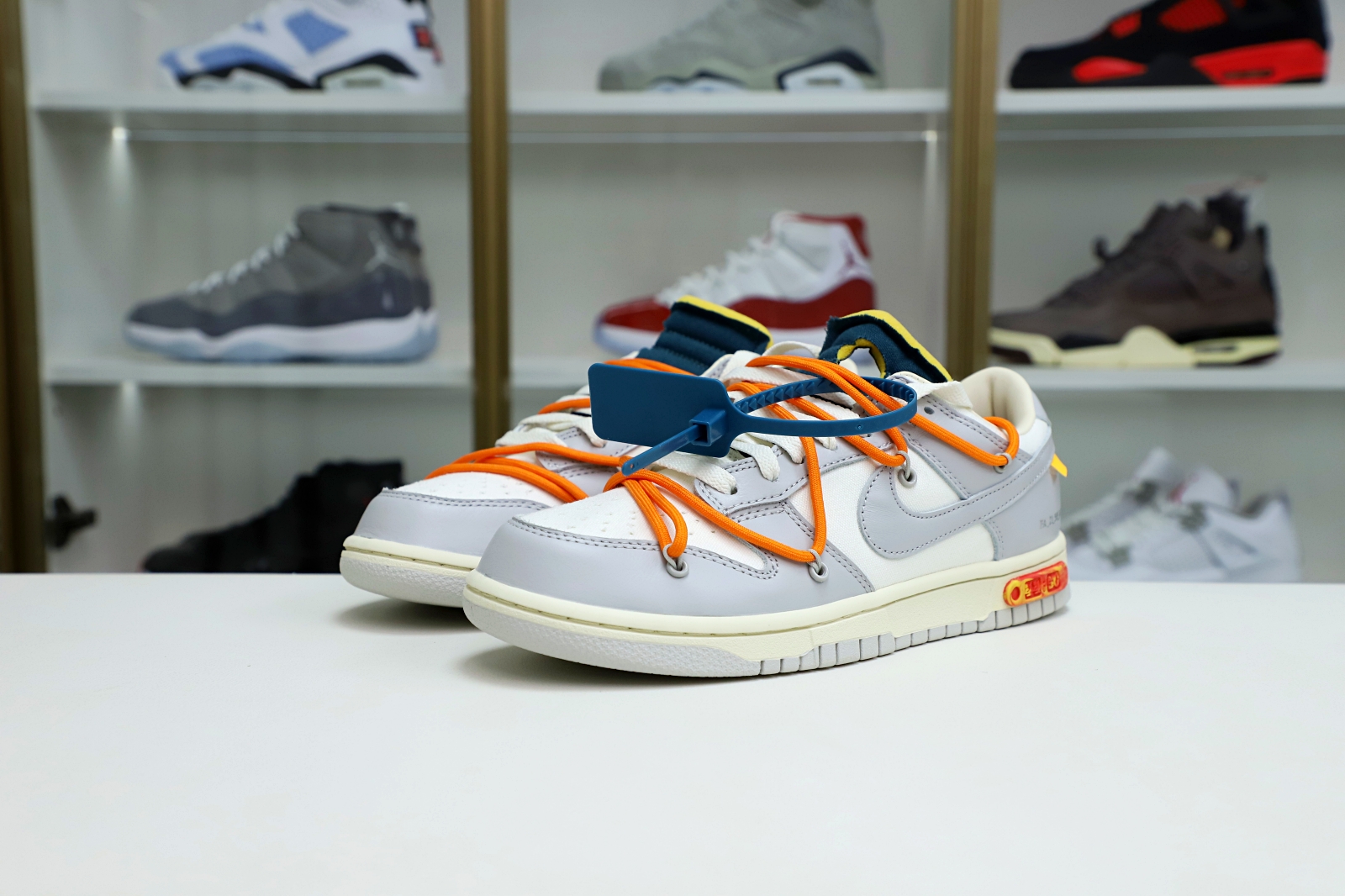 Off-White x Nike Dunk Low 