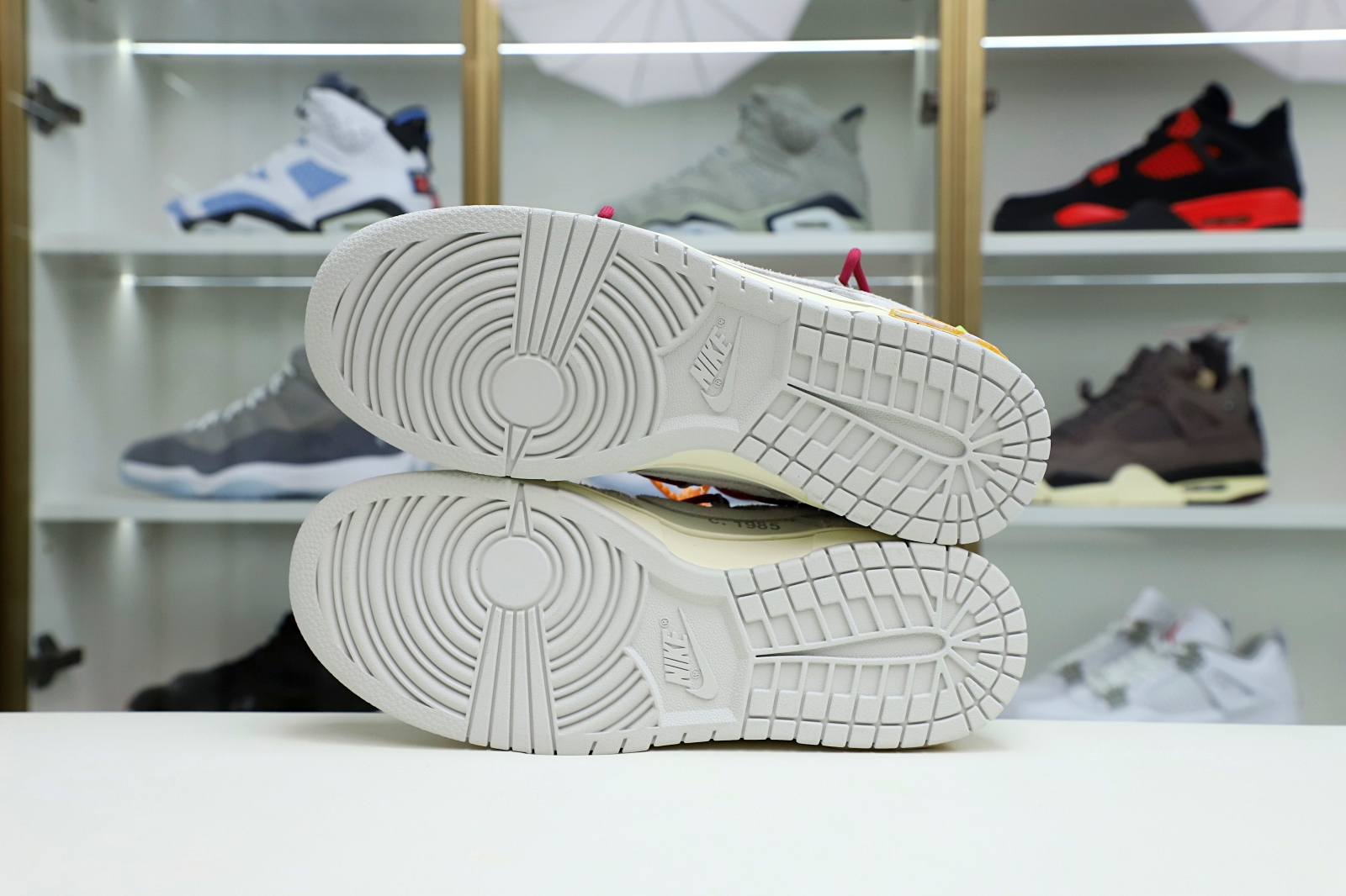 Off-White x Nike Dunk Low 