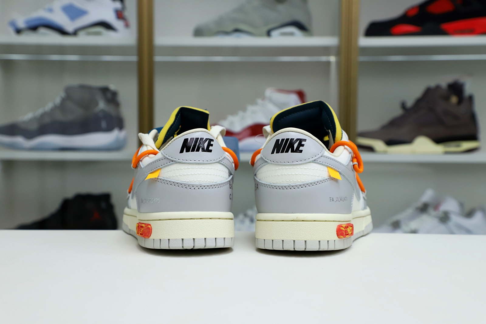 Off-White x Nike Dunk Low 