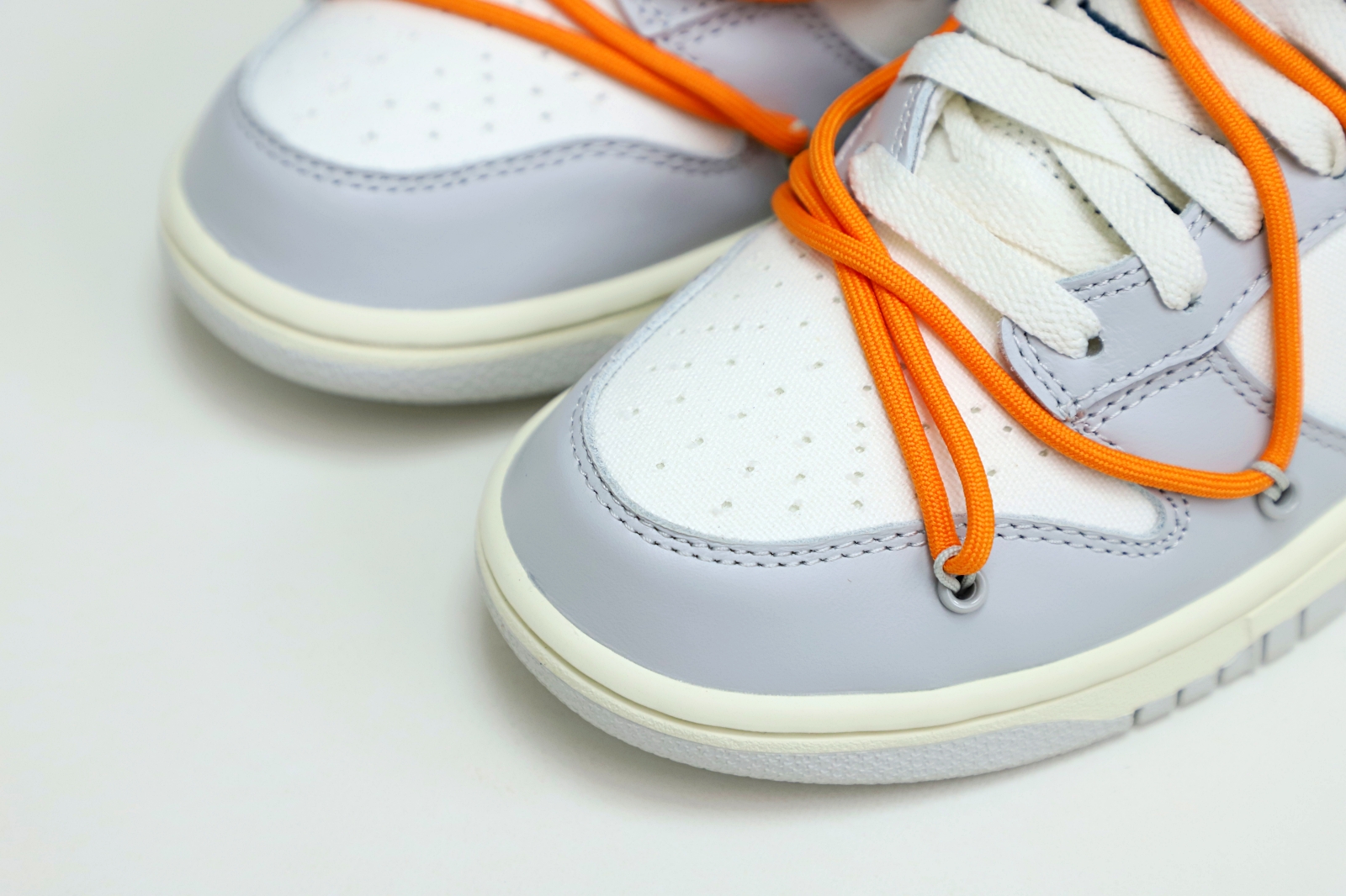 Off-White x Nike Dunk Low 