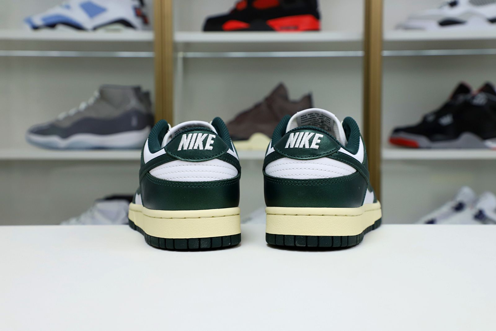 NIKE WMNS DUNK LOW 'VINTAGE GREEN'