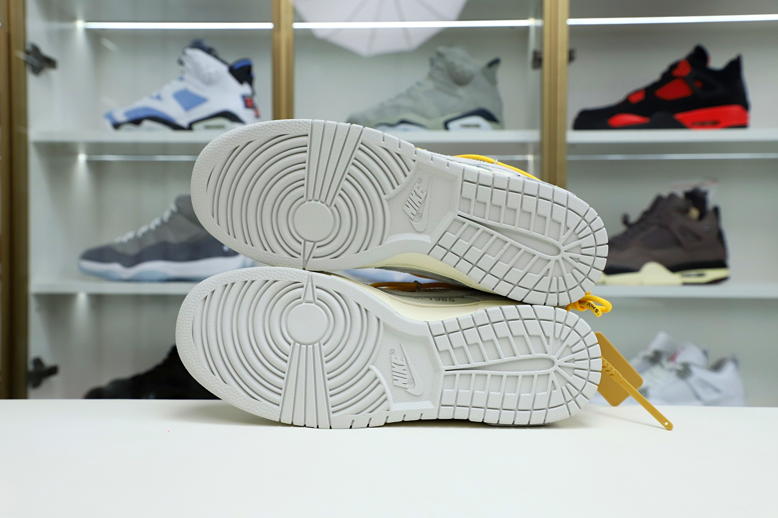 Off-White x Nike Dunk Low 