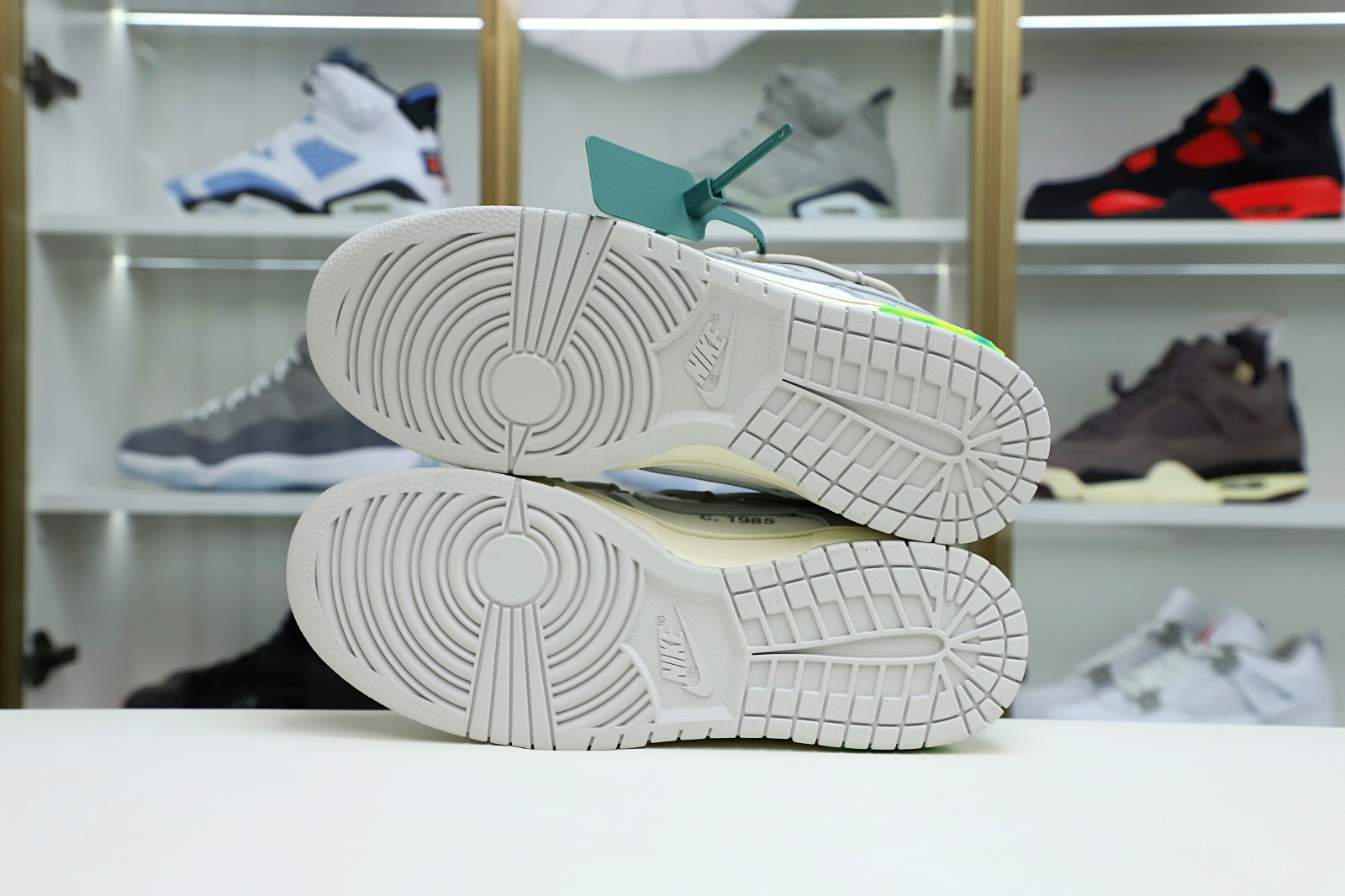 Off-White x Nike Dunk Low 