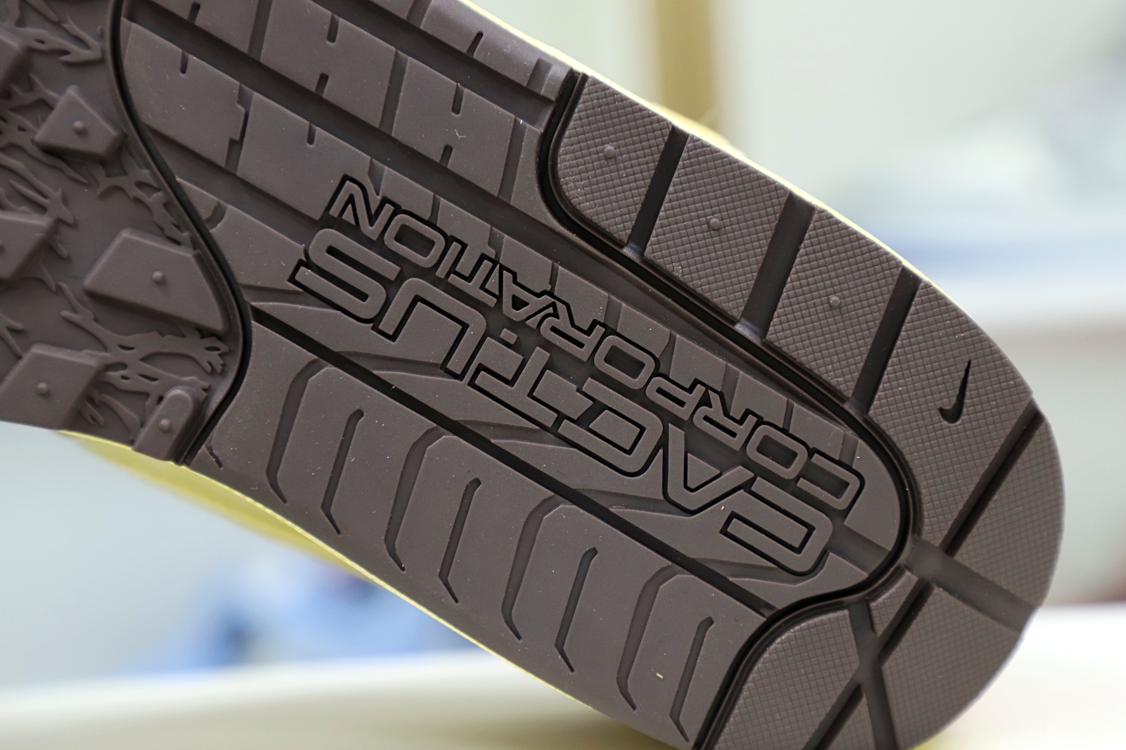 TRAVIS SCOTT NIKE AIR MAX 1 DO9392-701