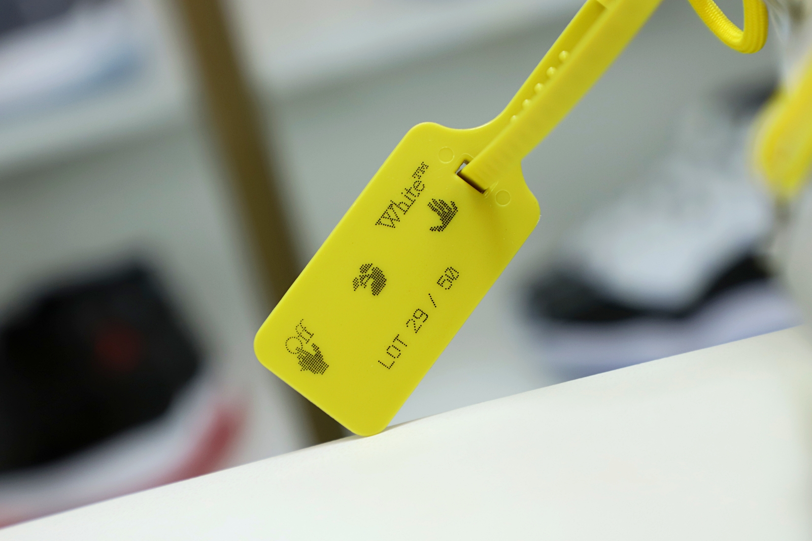 Off-White x Nike Dunk Low 