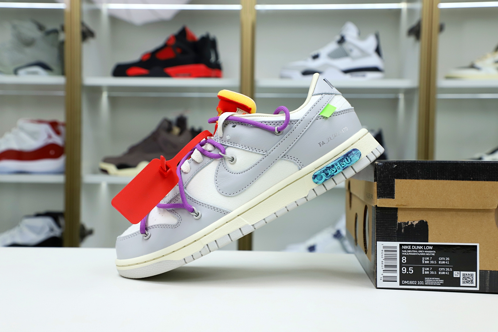 Off-White x Nike Dunk Low 