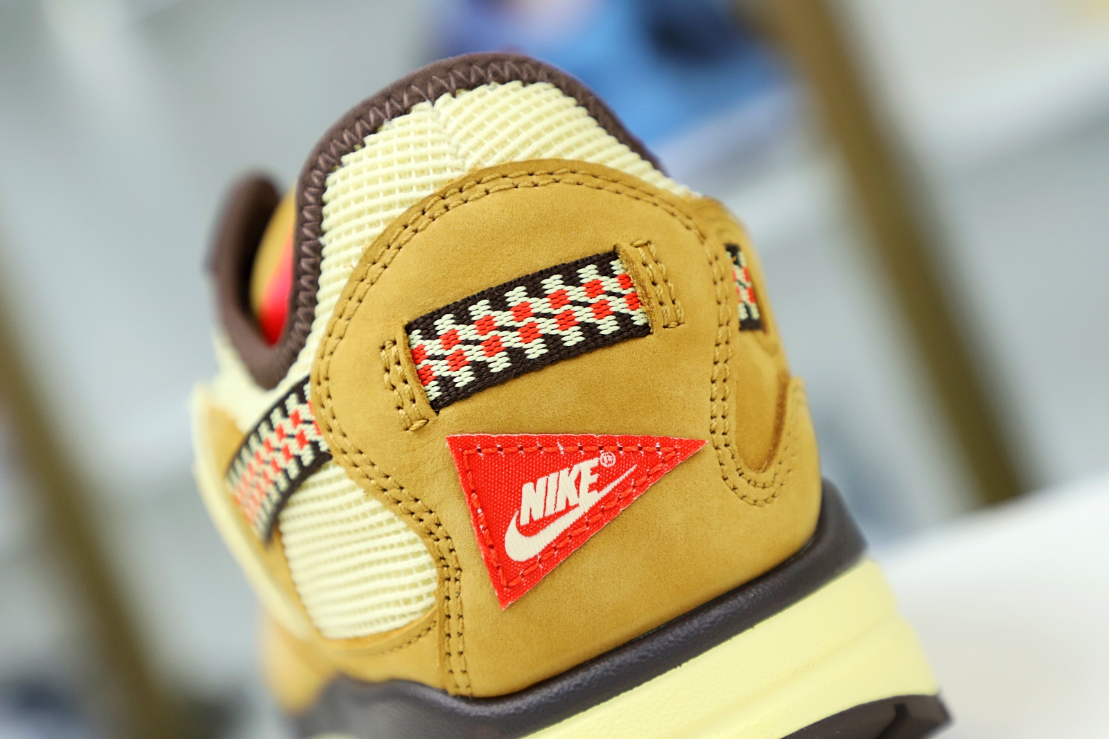 TRAVIS SCOTT NIKE AIR MAX 1 DO9392-701