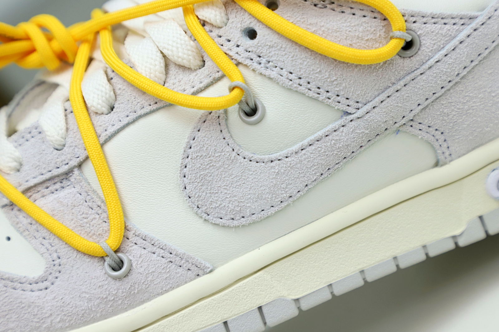 Off-White x Nike Dunk Low 