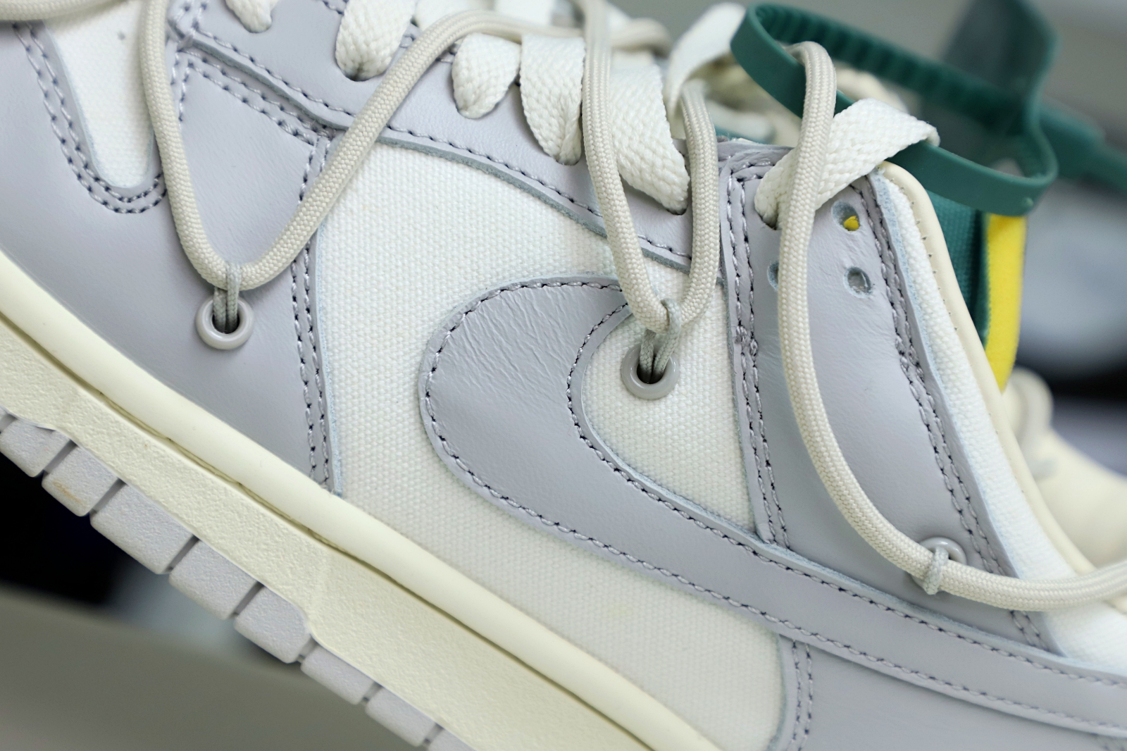 Off-White x Nike Dunk Low 