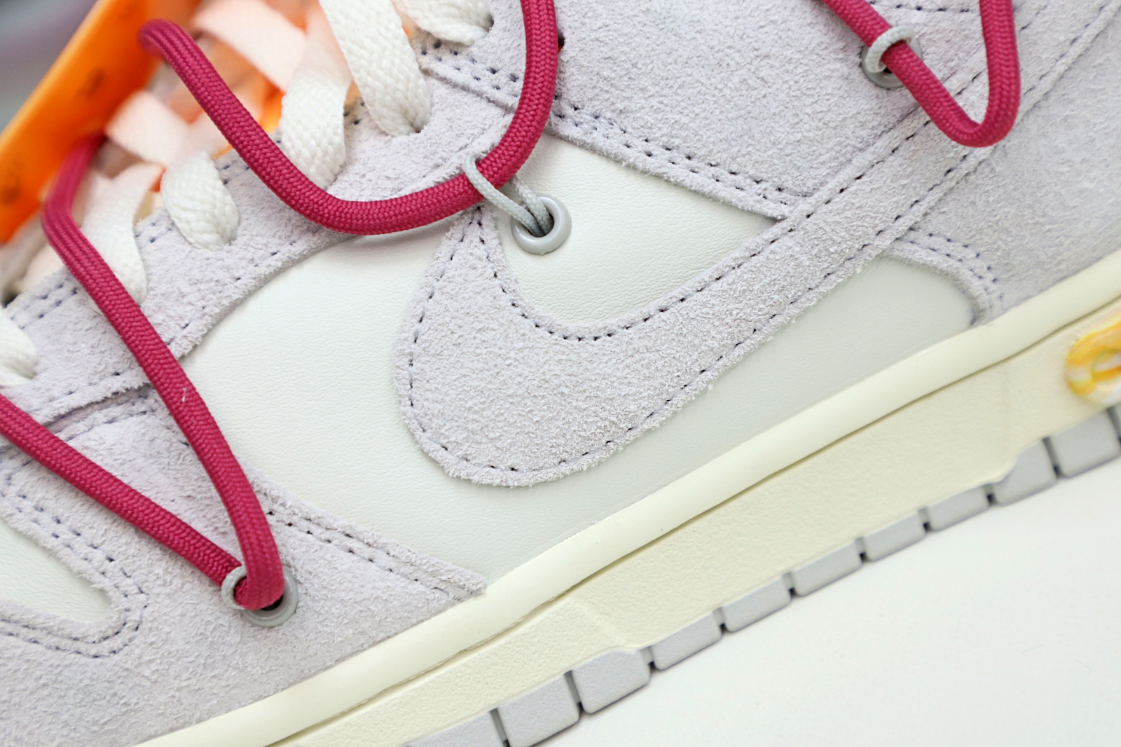 Off-White x Nike Dunk Low 