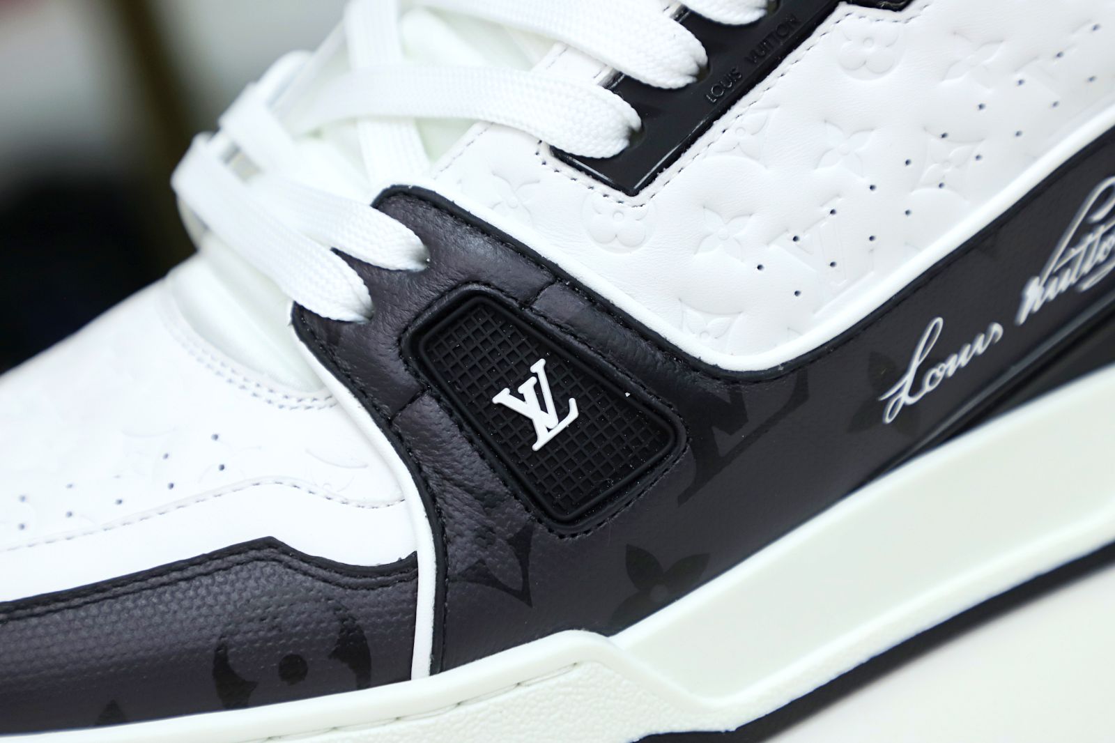 Louis Vuitton  LV   Trainer