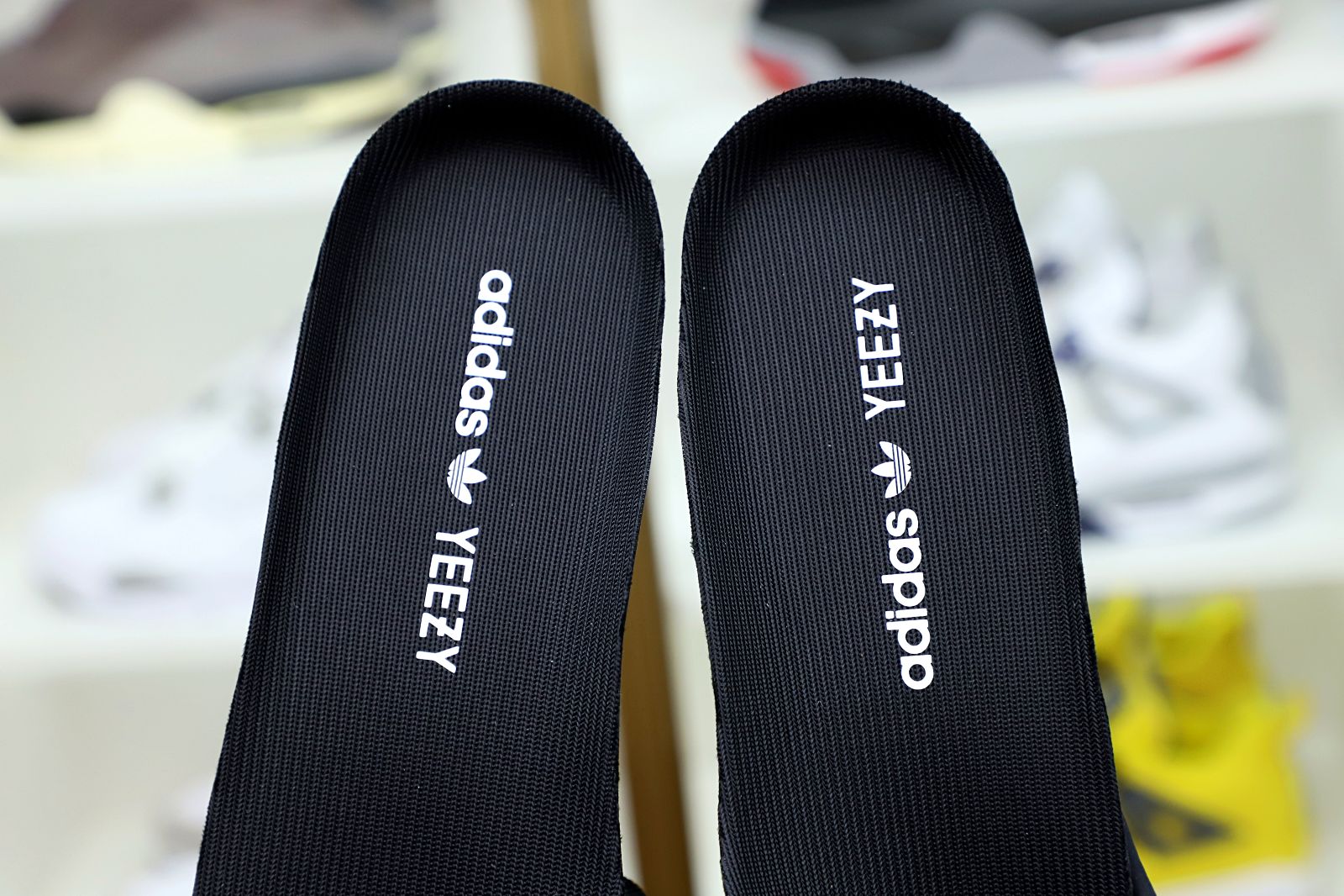 YEEZY BOOST 350 V2 'BRED'