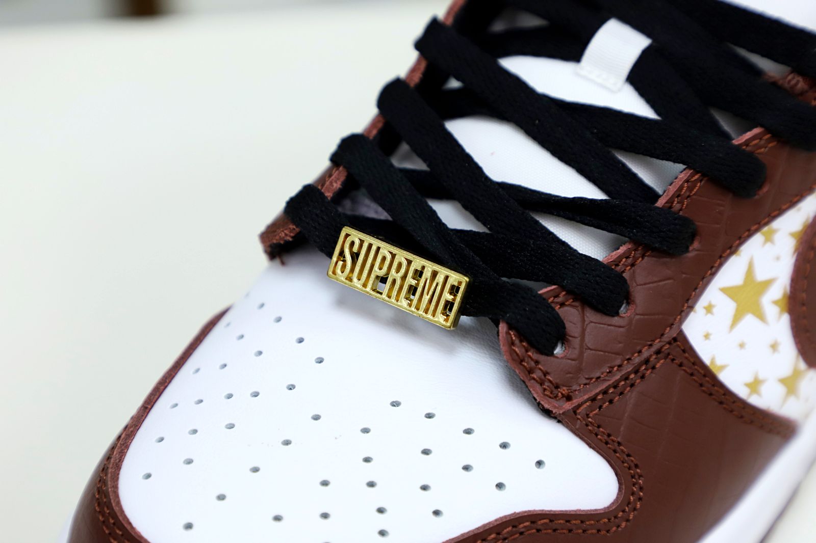 Supreme x Nike SB Dunk Low 