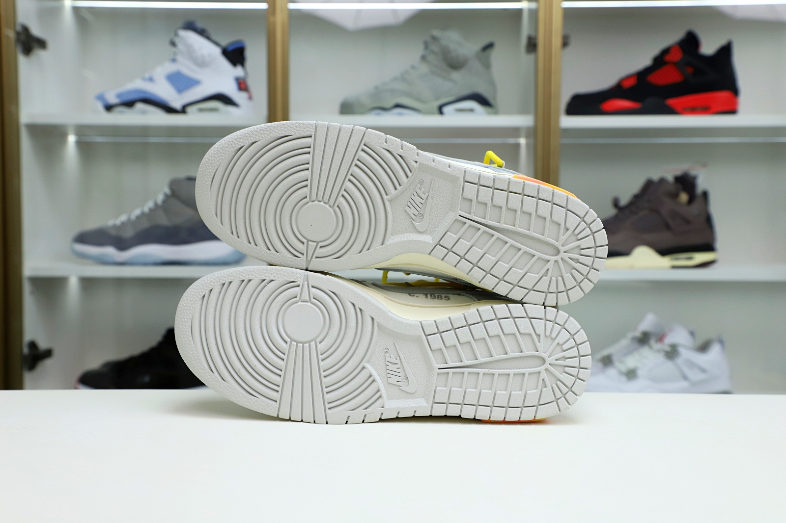 Off-White x Nike Dunk Low 