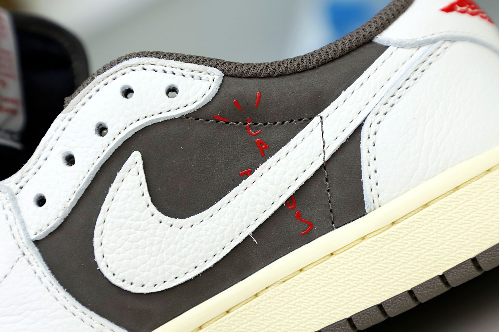 TRAVIS SCOTT X AIR JORDAN 1 LOW OG REVERSE MOCHA