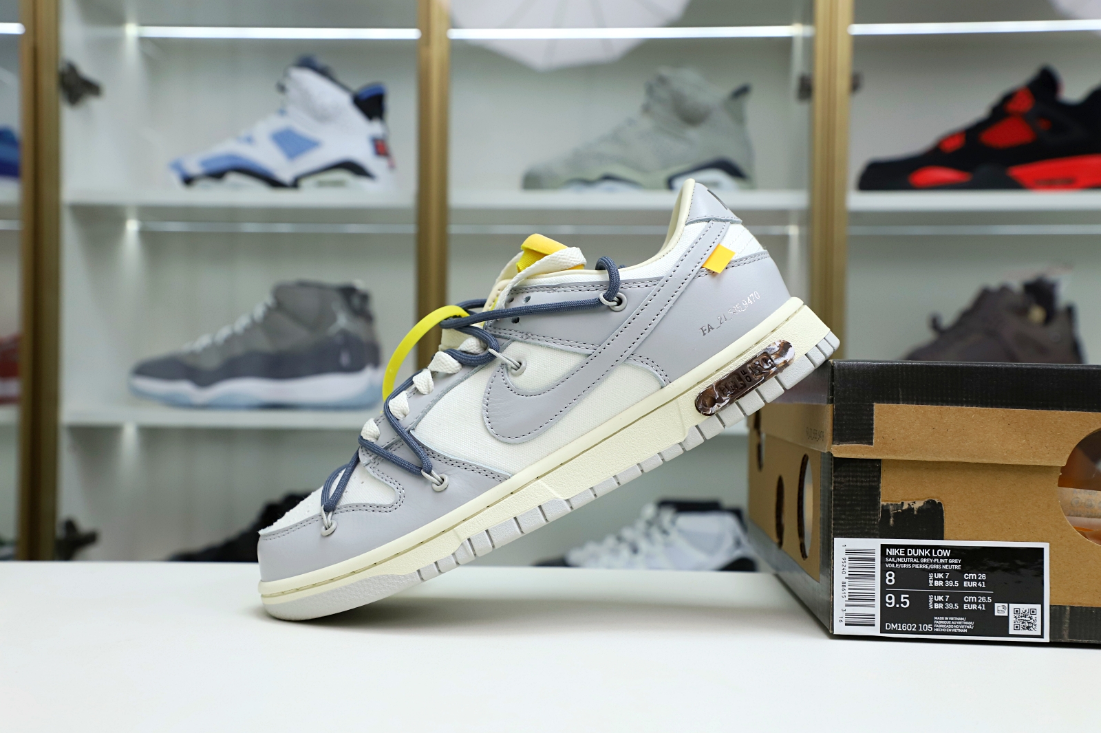 Off-White x Nike Dunk Low