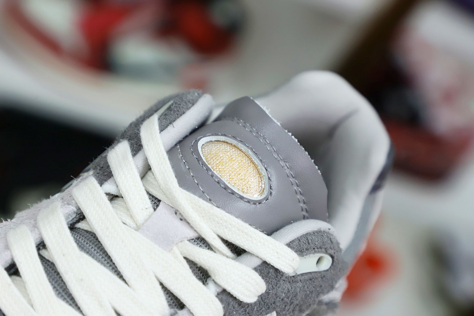 New Balance NB 2002R 