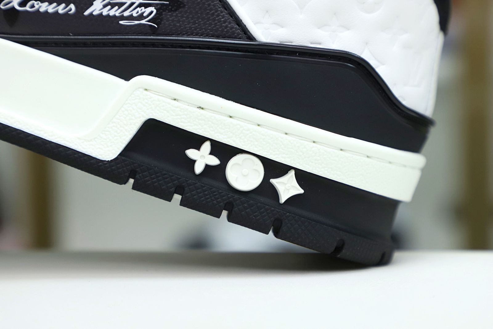 Louis Vuitton  LV   Trainer