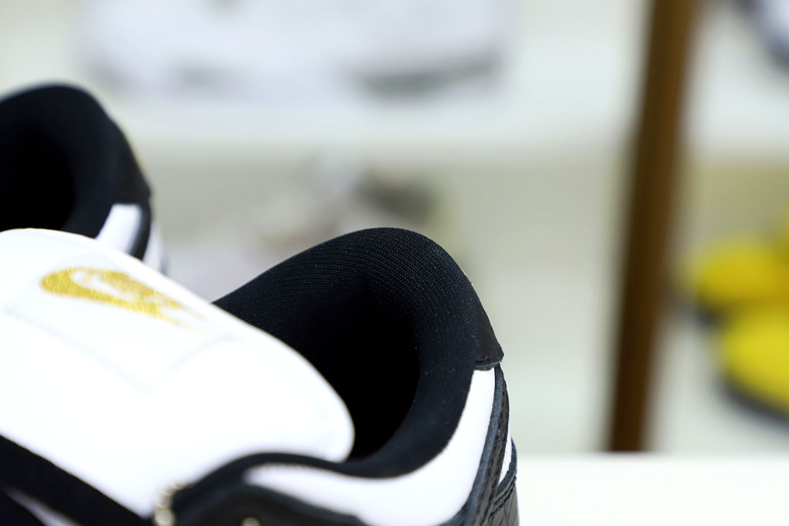 Supreme x Nike SB Dunk Low 