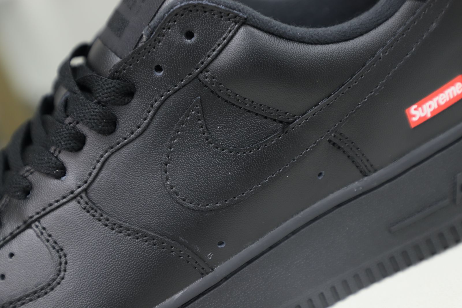 Supreme Nike Air Force 1 Low 