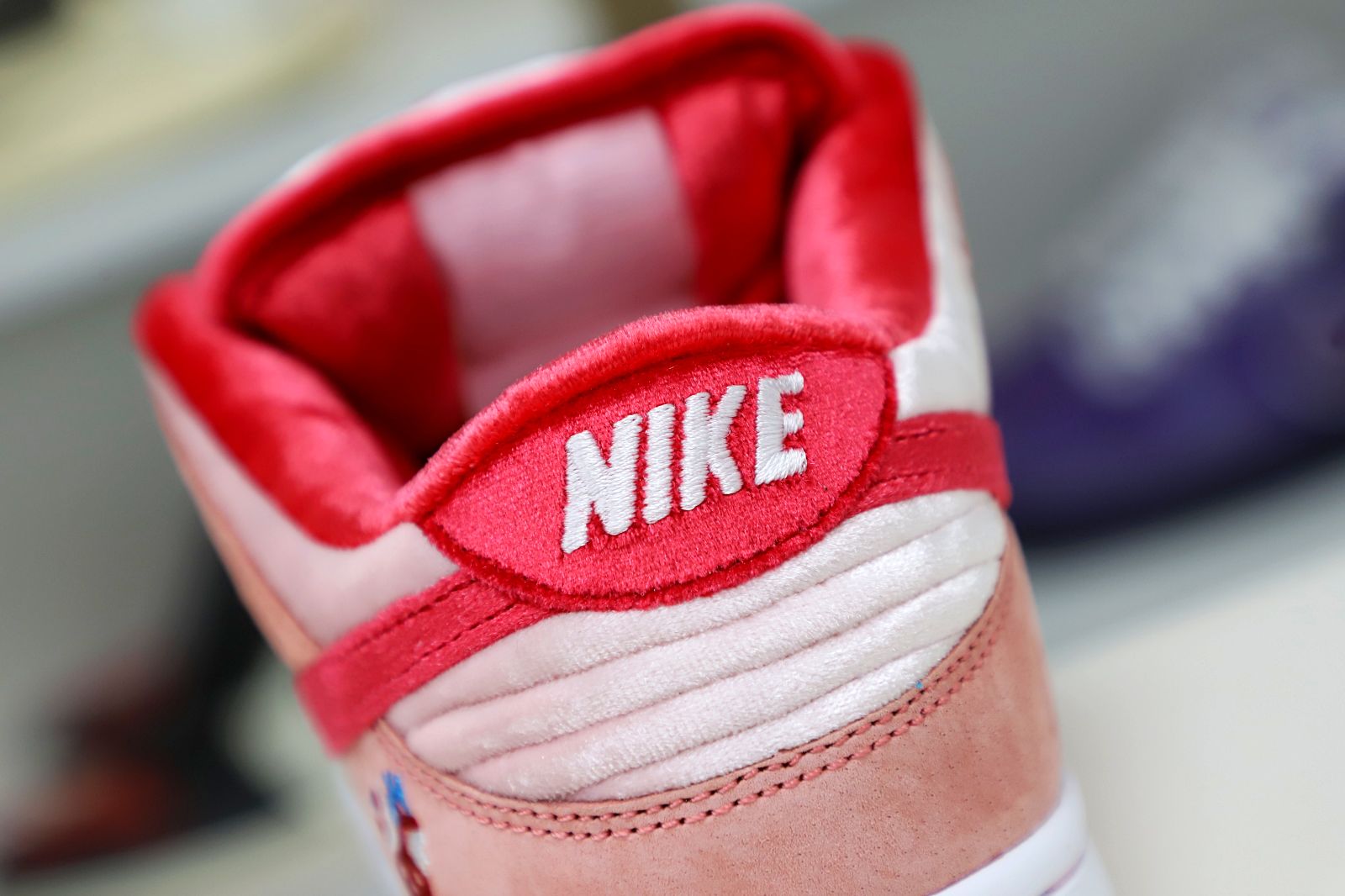 STRANGELOVE X DUNK LOW SB 'VALENTINE'S DAY'