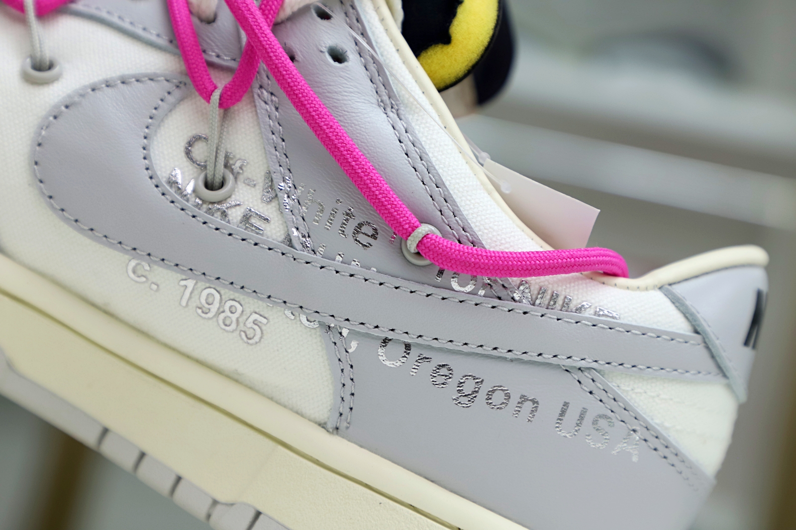 Off-White x Nike Dunk Low 