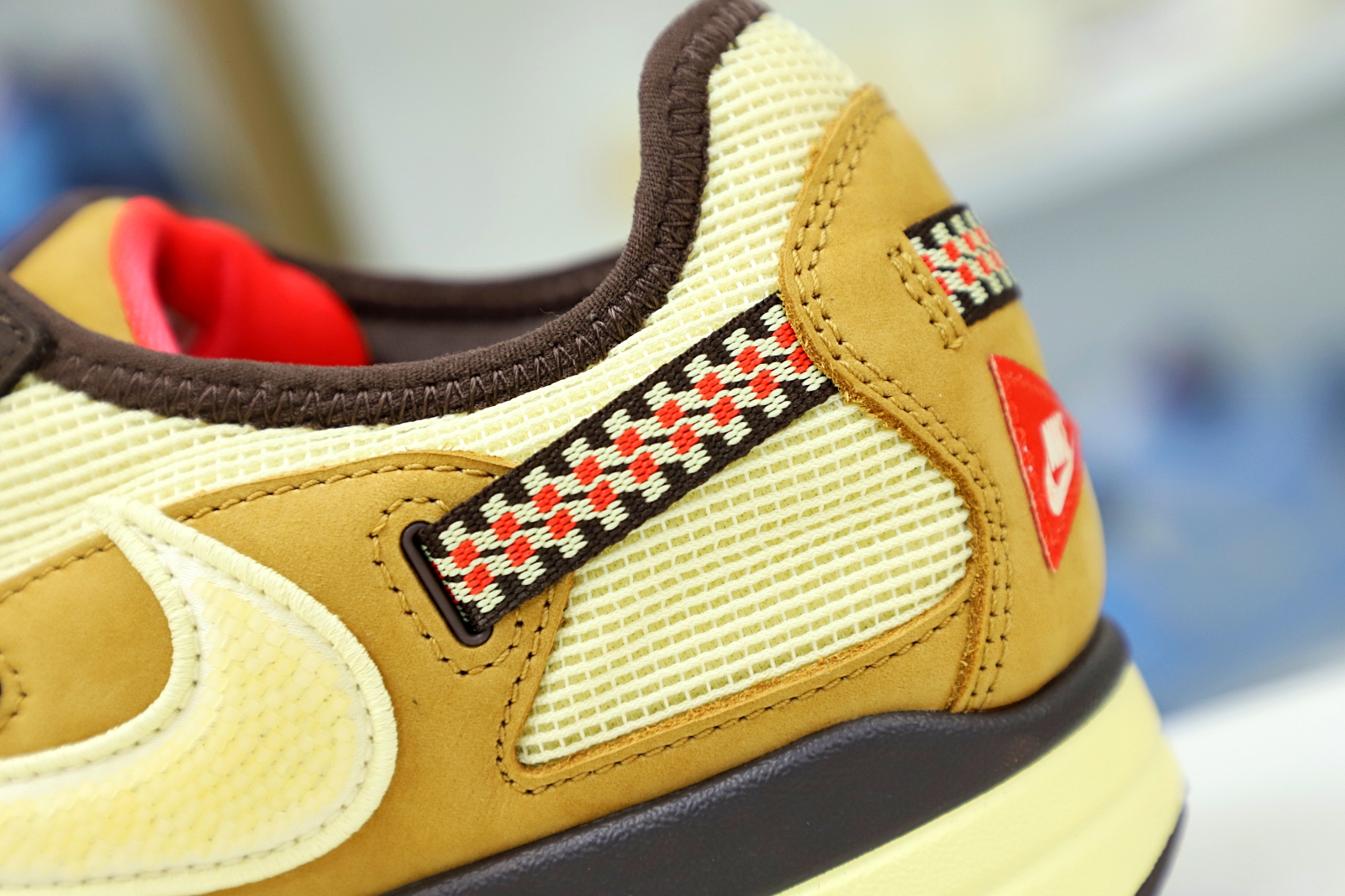 TRAVIS SCOTT NIKE AIR MAX 1 DO9392-701