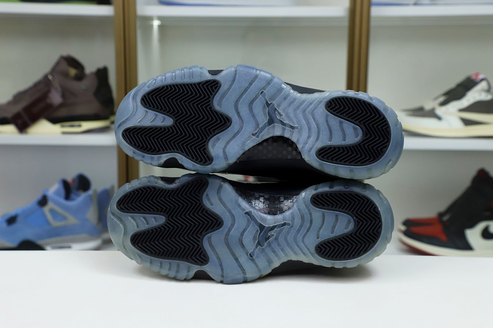 AIR JORDAN 11 RETRO 'CAP AND GOWN'