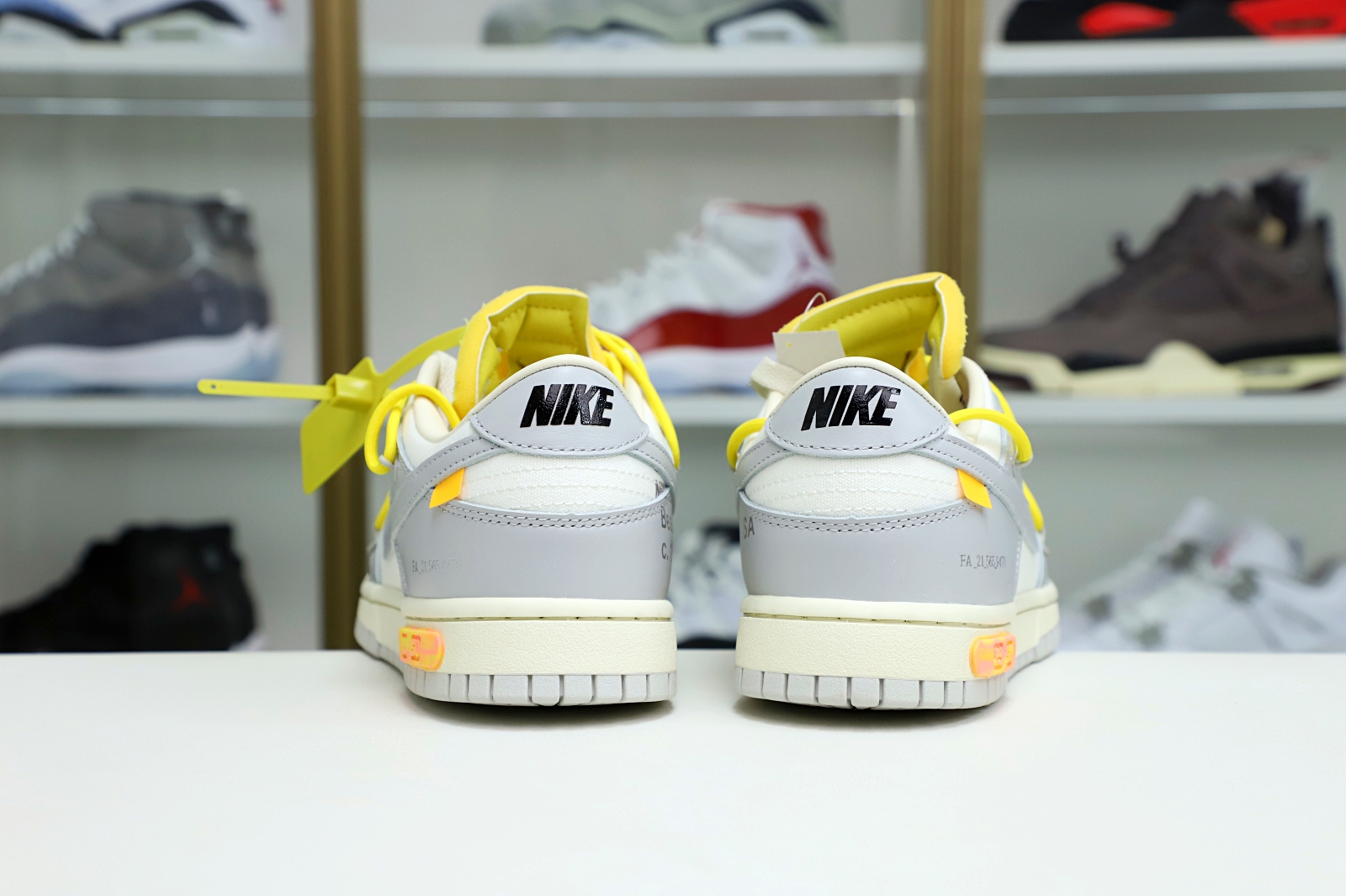 Off-White x Nike Dunk Low 