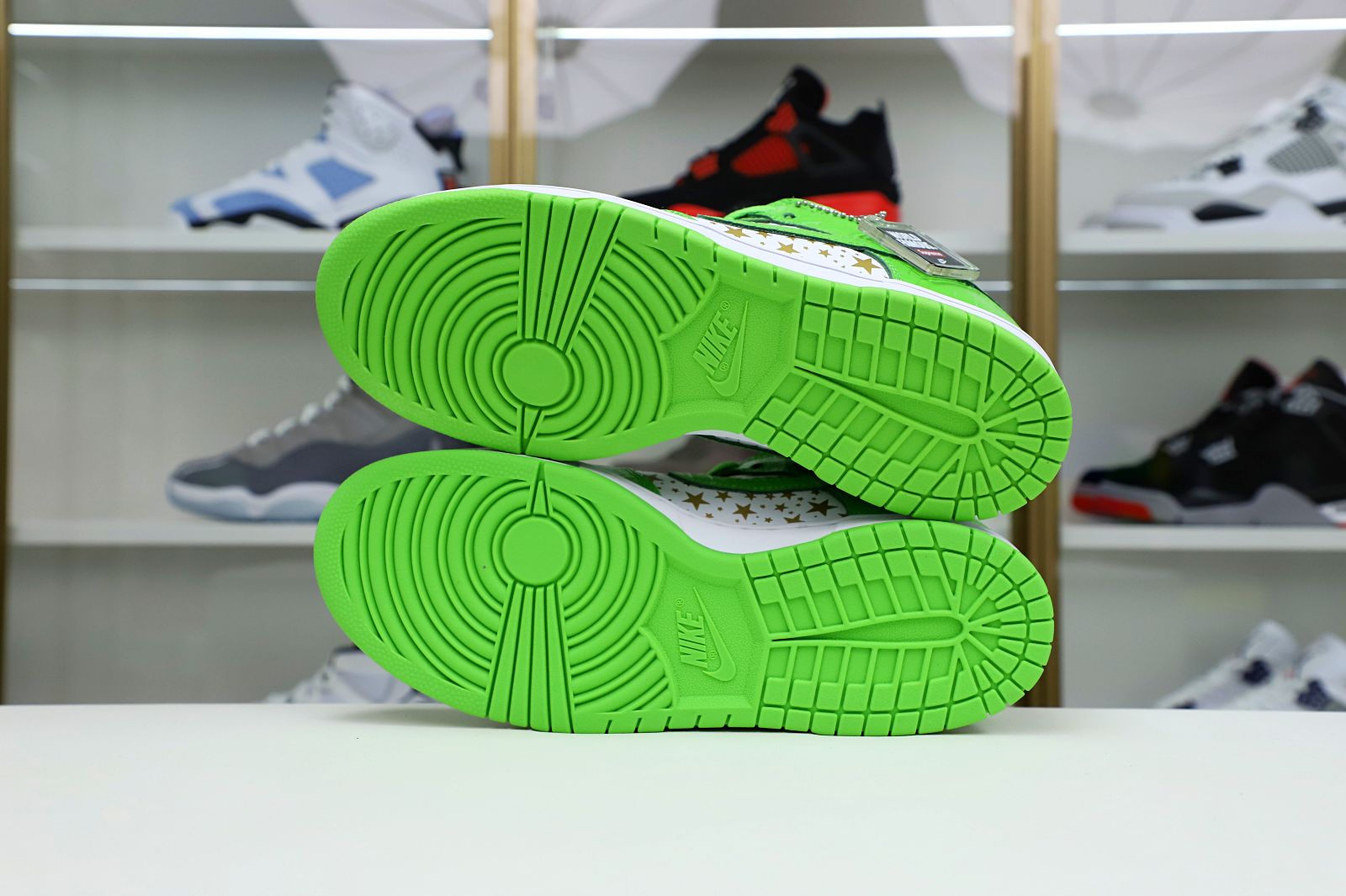 Supreme x Nike SB Dunk Low 