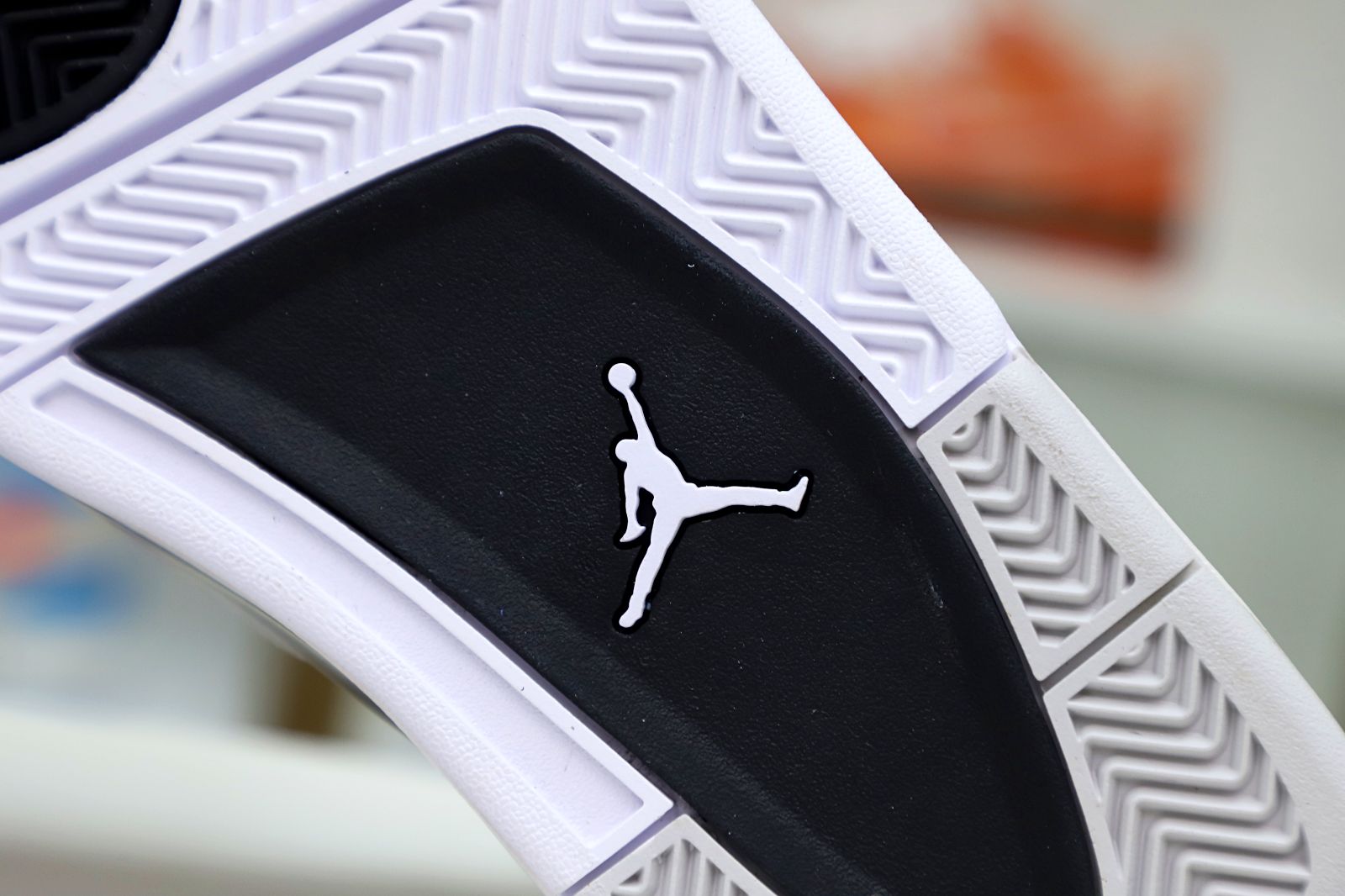 AIR JORDAN 4 MILITARY BLACK