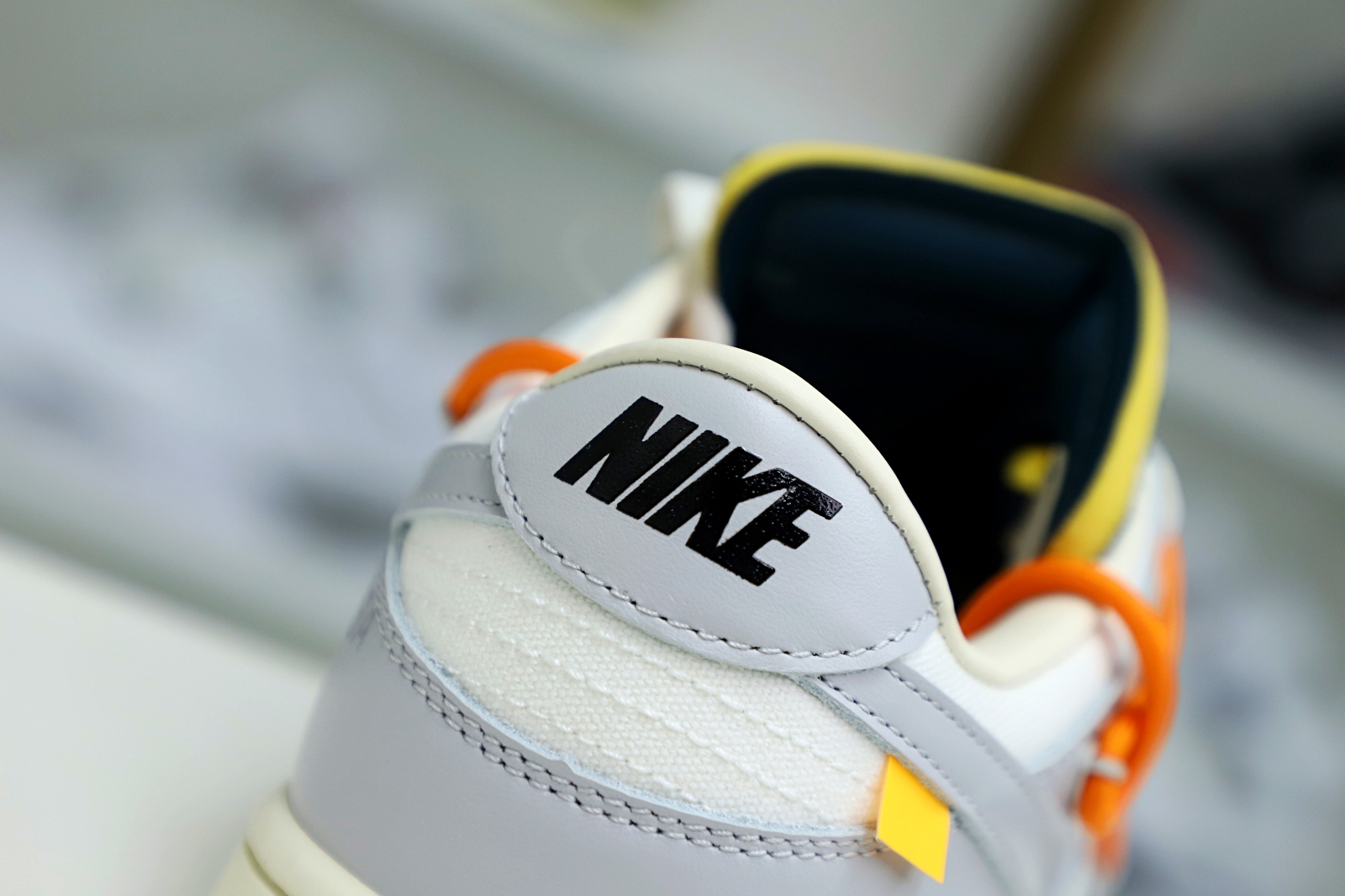 Off-White x Nike Dunk Low 