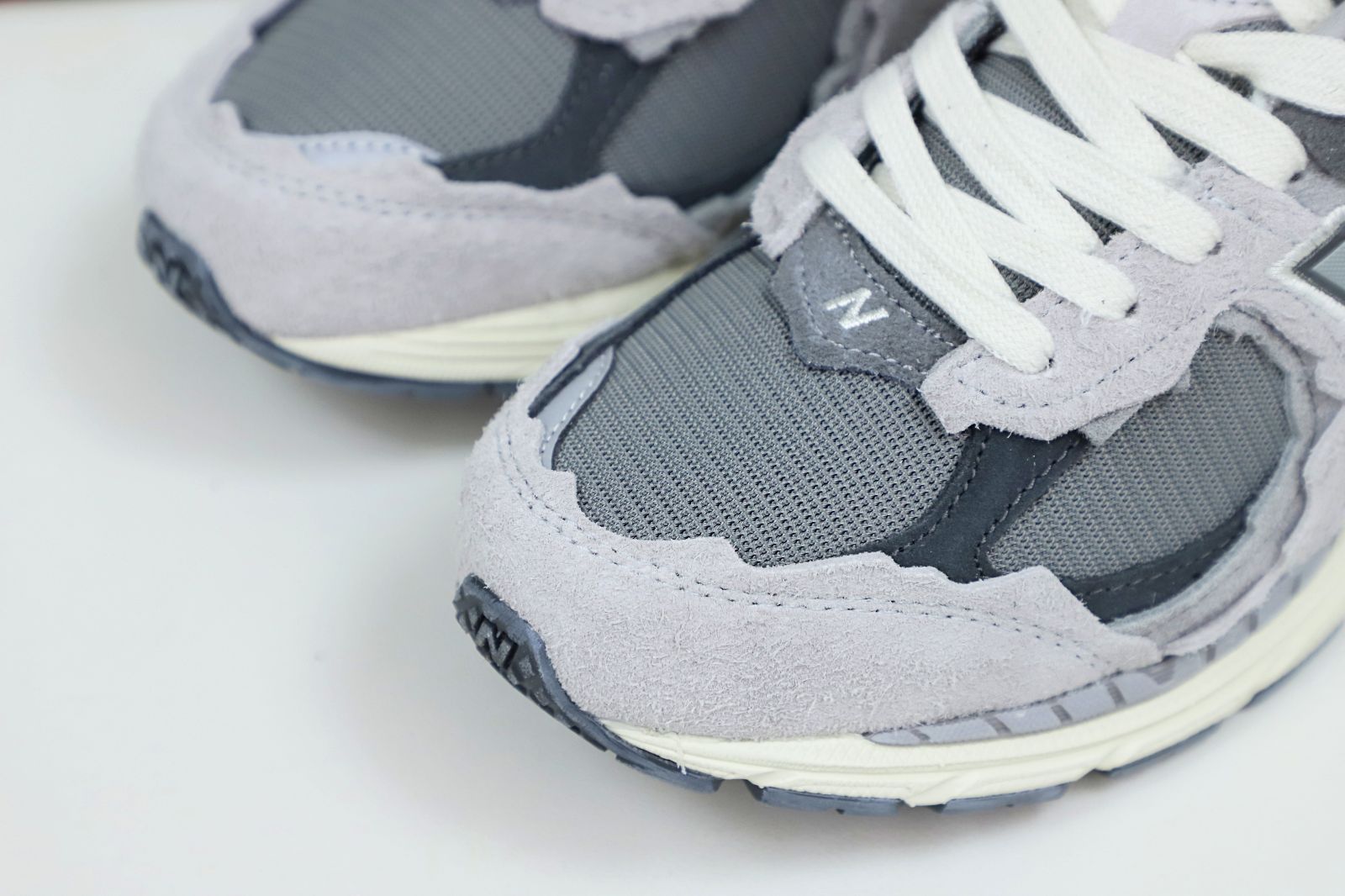 New Balance NB 2002R 