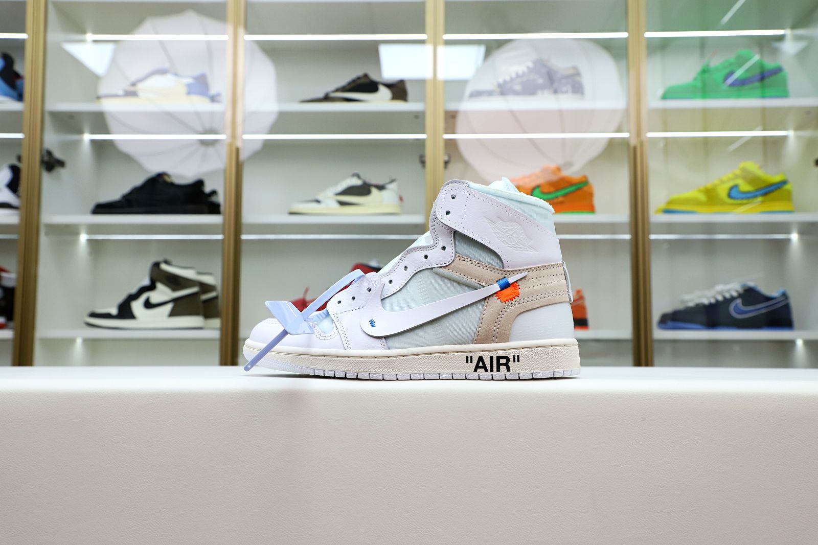 OFF-WHITE X AIR JORDAN 1 RETRO HIGH OG 'WHITE' 2018