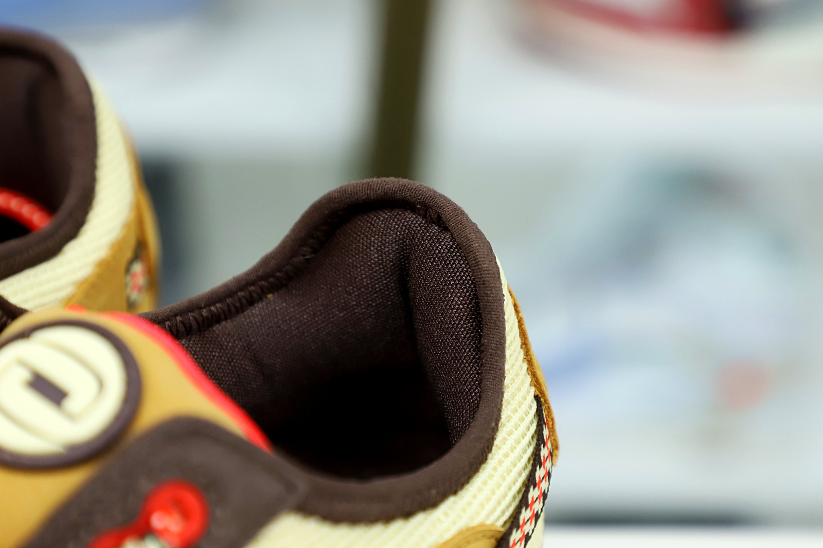 TRAVIS SCOTT NIKE AIR MAX 1 DO9392-701