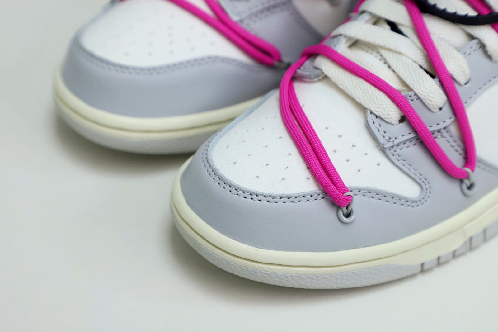 Off-White x Nike Dunk Low 